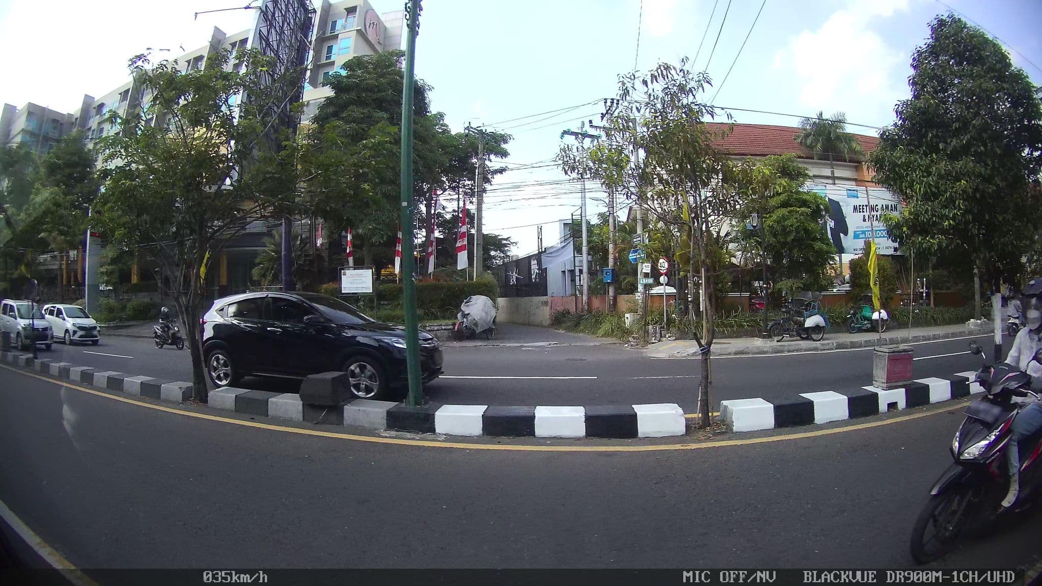 Street view near Hotel New Saphir Yogyakarta, Yogyakarta — © kaart_1 (CC BY-SA · Mapillary)