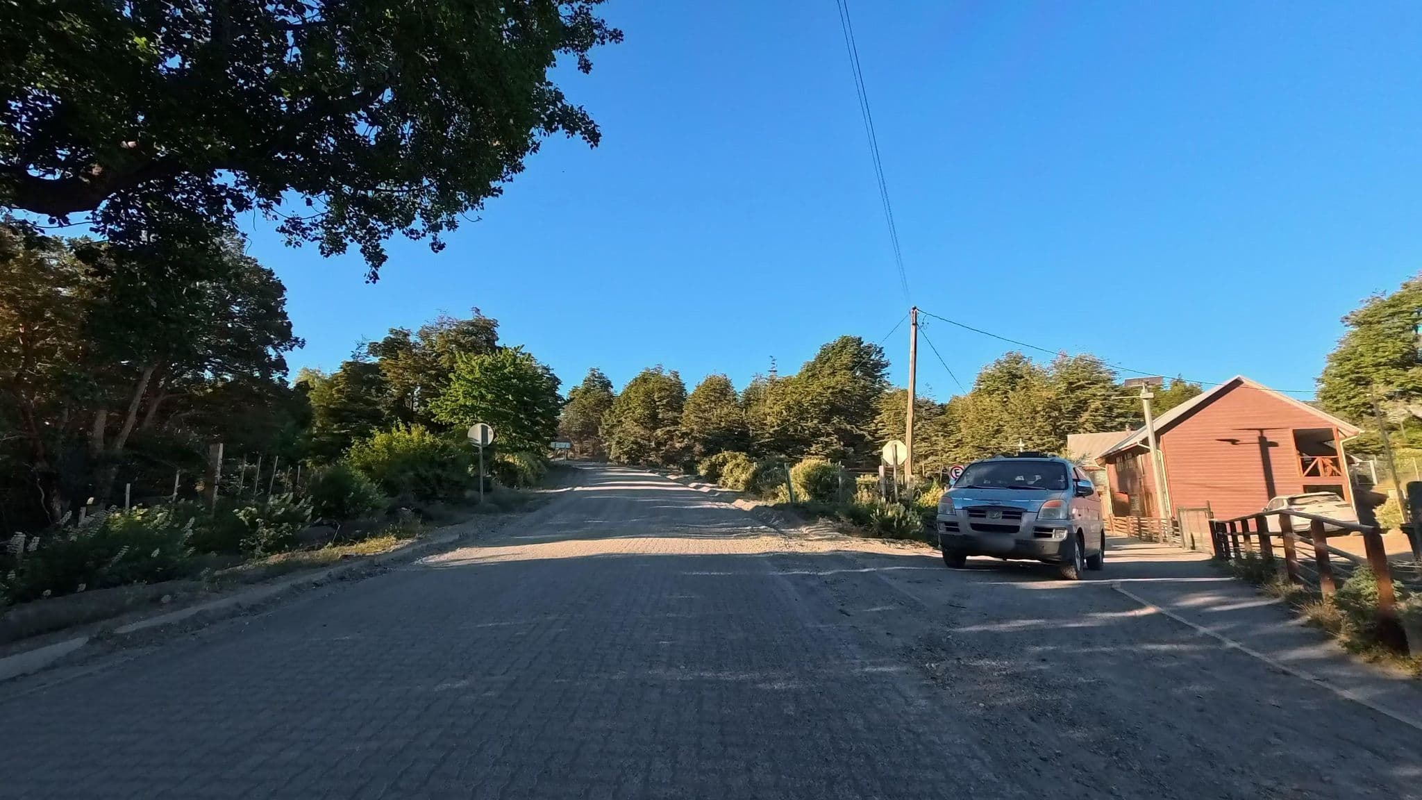 Street view near Paraiso, Cochrane