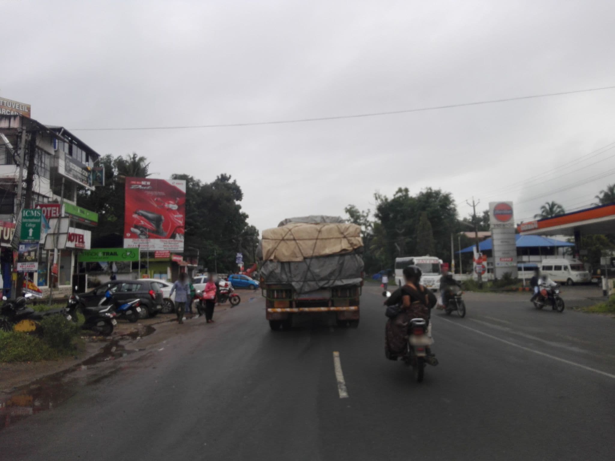 Street view near Crown Palace Tourist Home, Thiruvankulam — © arun6723 (CC BY-SA · Mapillary)