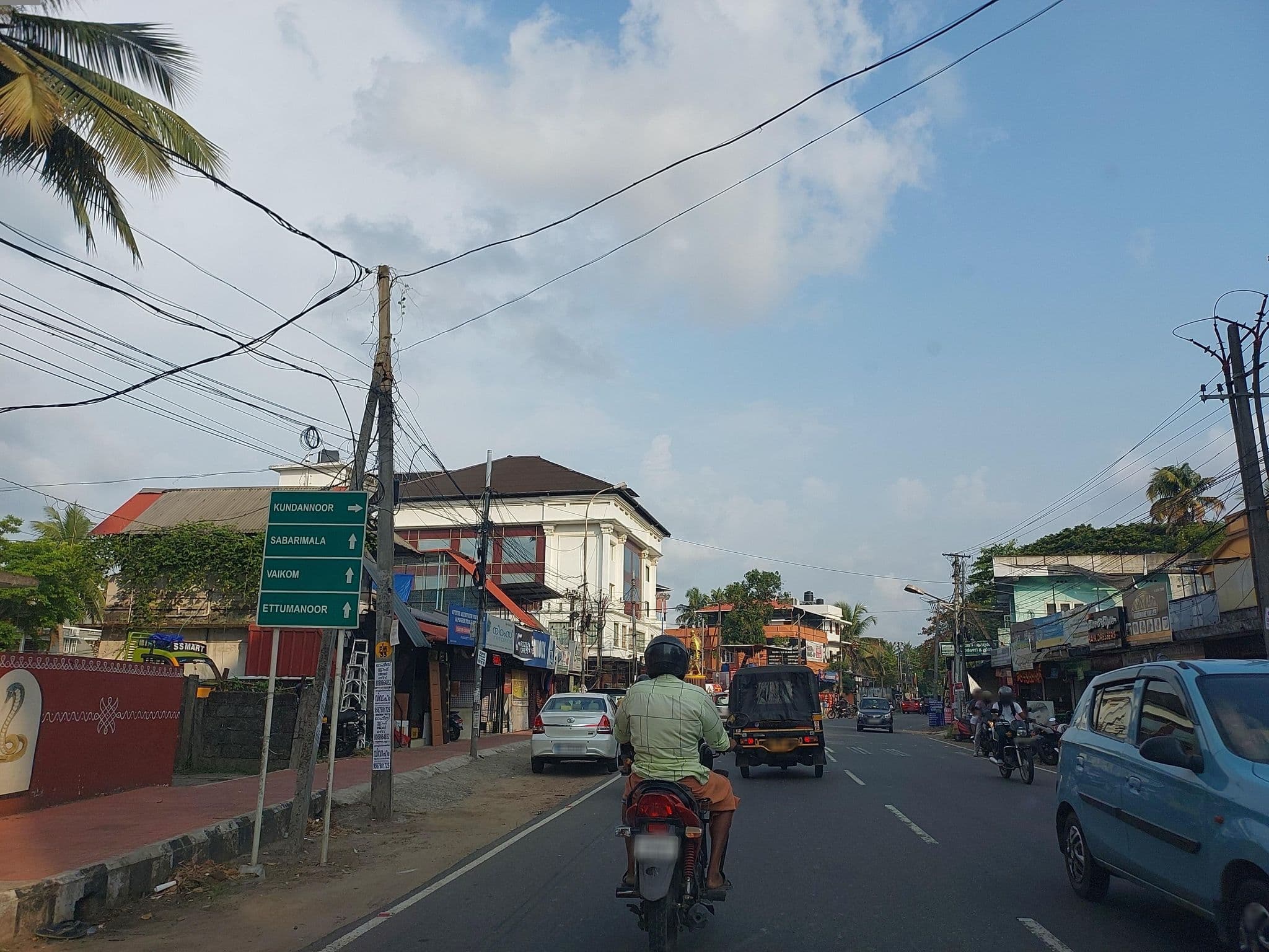 Street view near Classik Fort Inn and Suites, Tripunittura — © V15 (CC BY-SA · Mapillary)