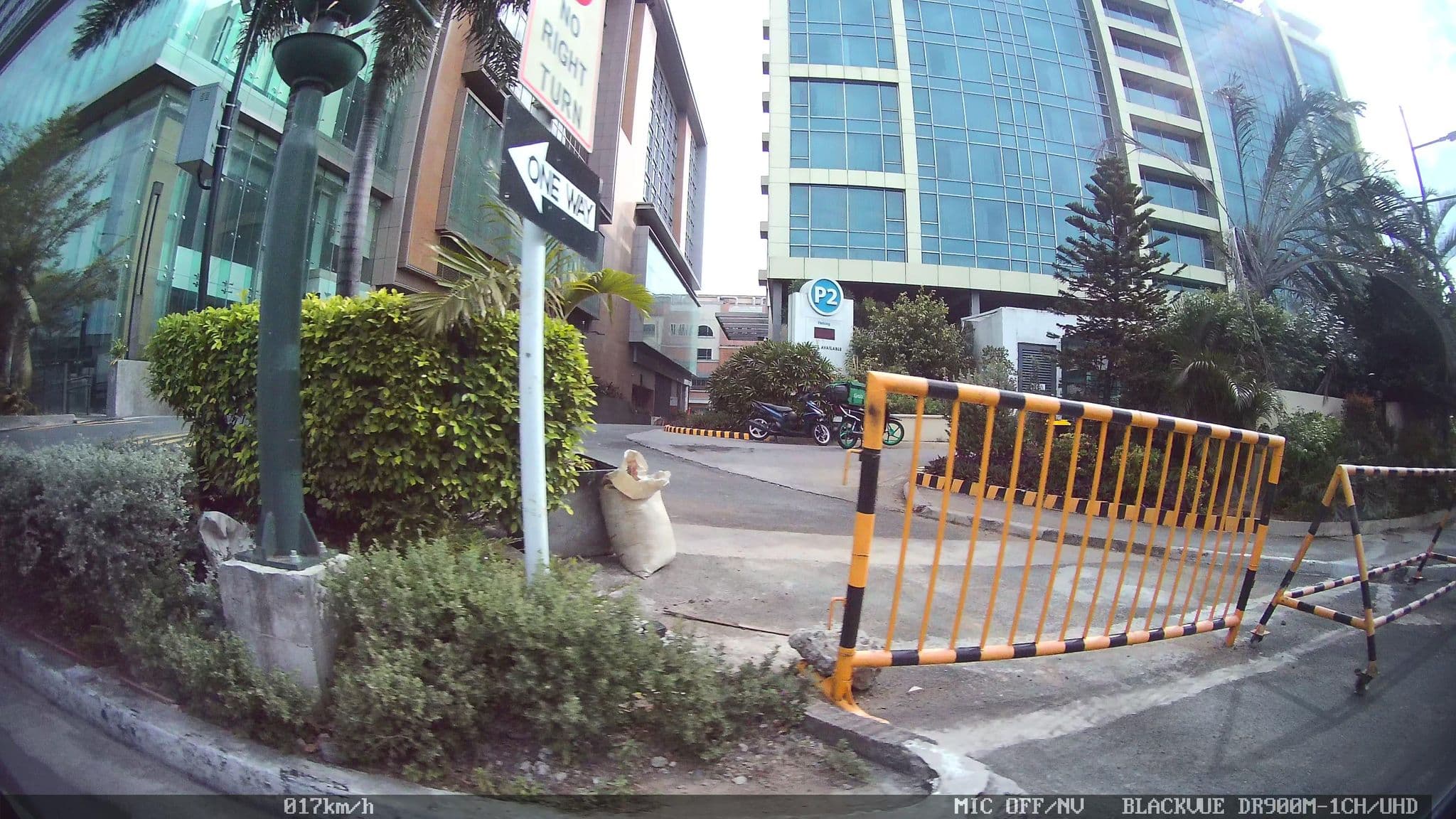 Street view near Holiday Inn Express Manila Newport World Resorts by IHG, Pasay — © kaart_4 (CC BY-SA · Mapillary)