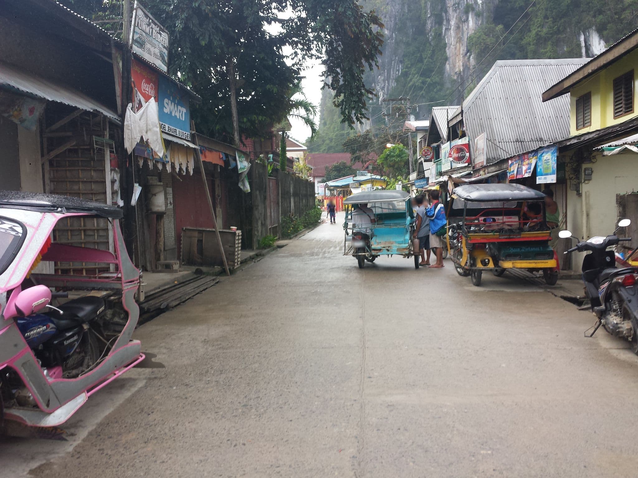 Street view near LAULE'A HOSTEL, El Nido — © mrtmrt (CC BY-SA · Mapillary)