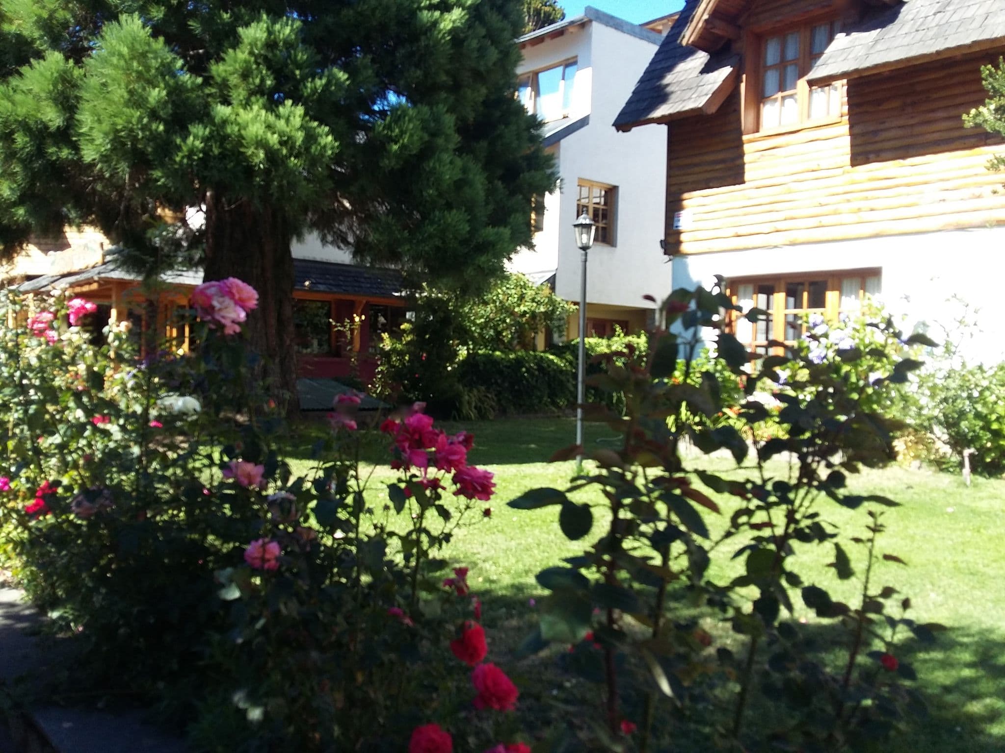 Street view near Latitud Cuarenta, San Martín de los Andes — © guillemmal (CC BY-SA · Mapillary)