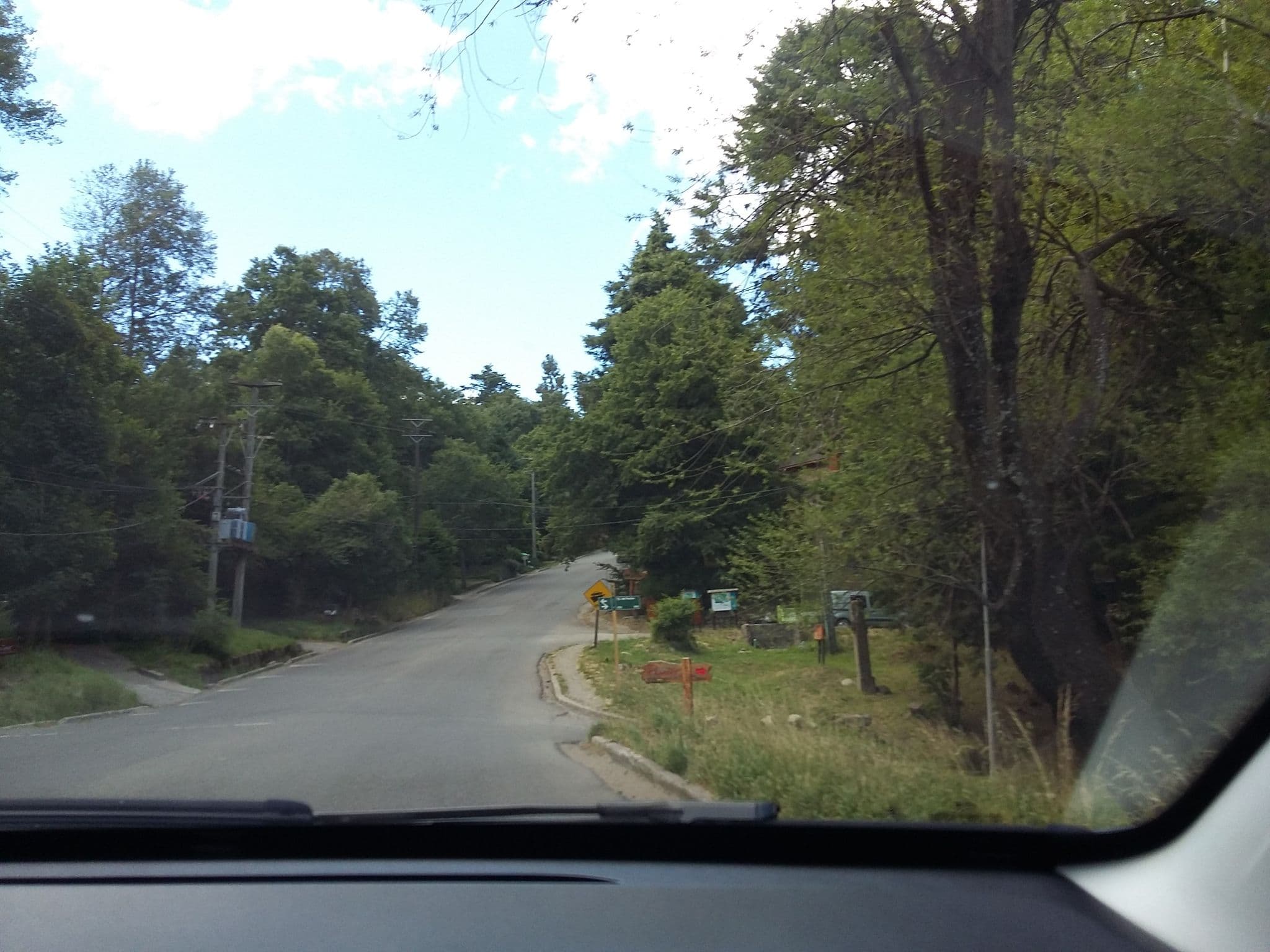 Street view near Kalasur Patagonia Apart Hotel, San Martín de los Andes — © guillemmal (CC BY-SA · Mapillary)