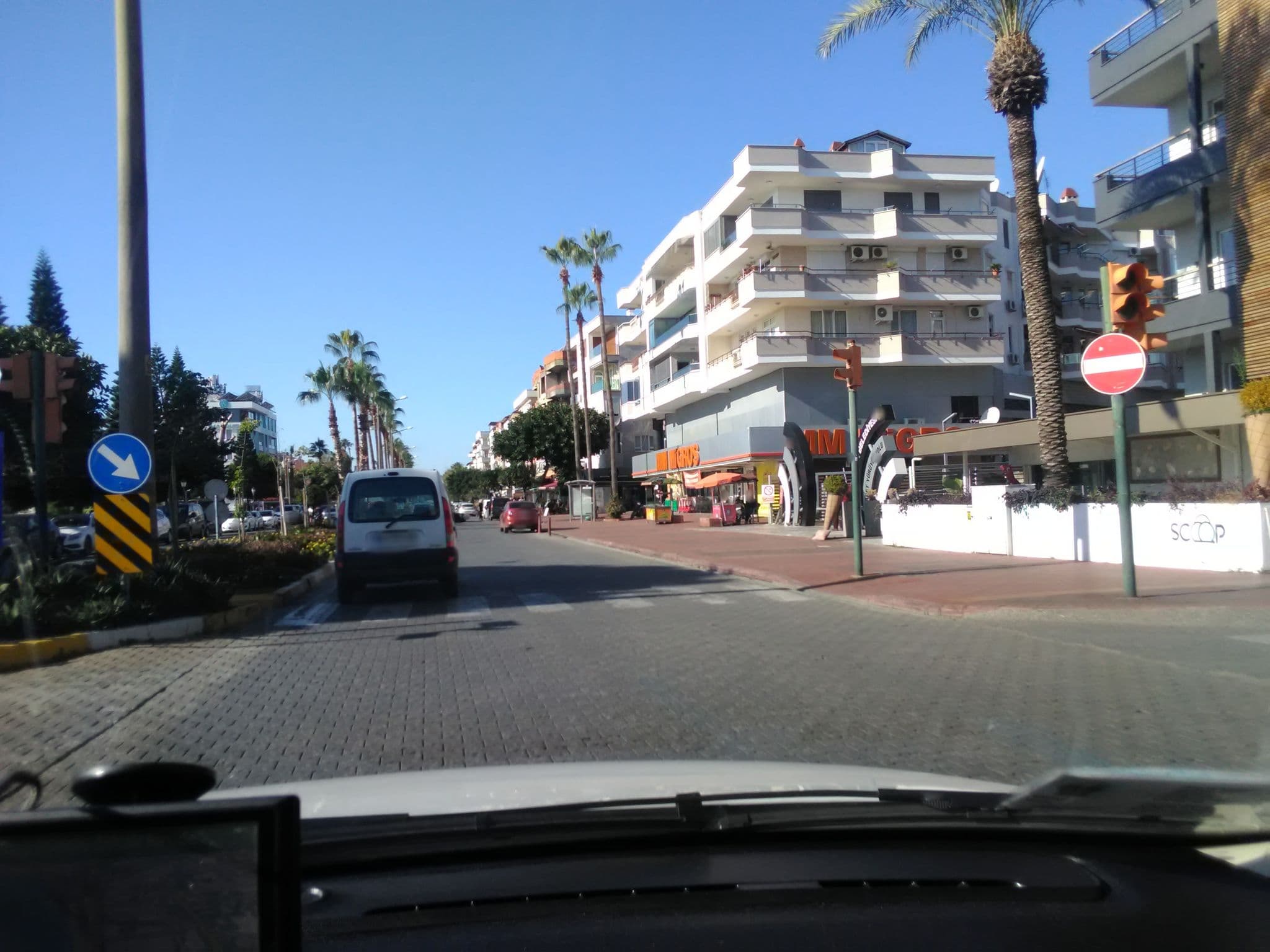 Street view near Alanya Büyük Hotel, Alanya — © andershl (CC BY-SA · Mapillary)
