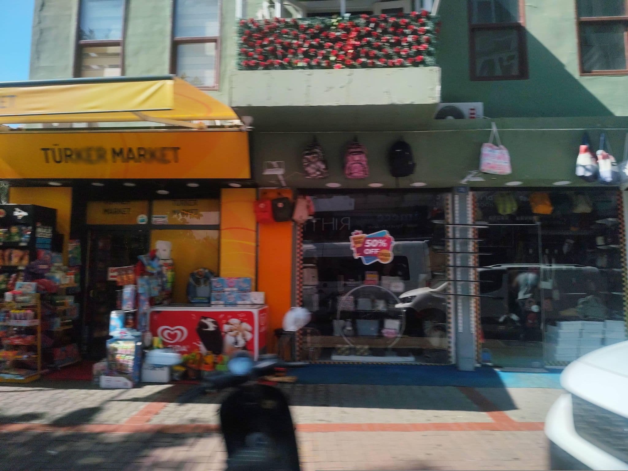 Street view near Park Hotel, Alanya — © ldenisn (CC BY-SA · Mapillary)