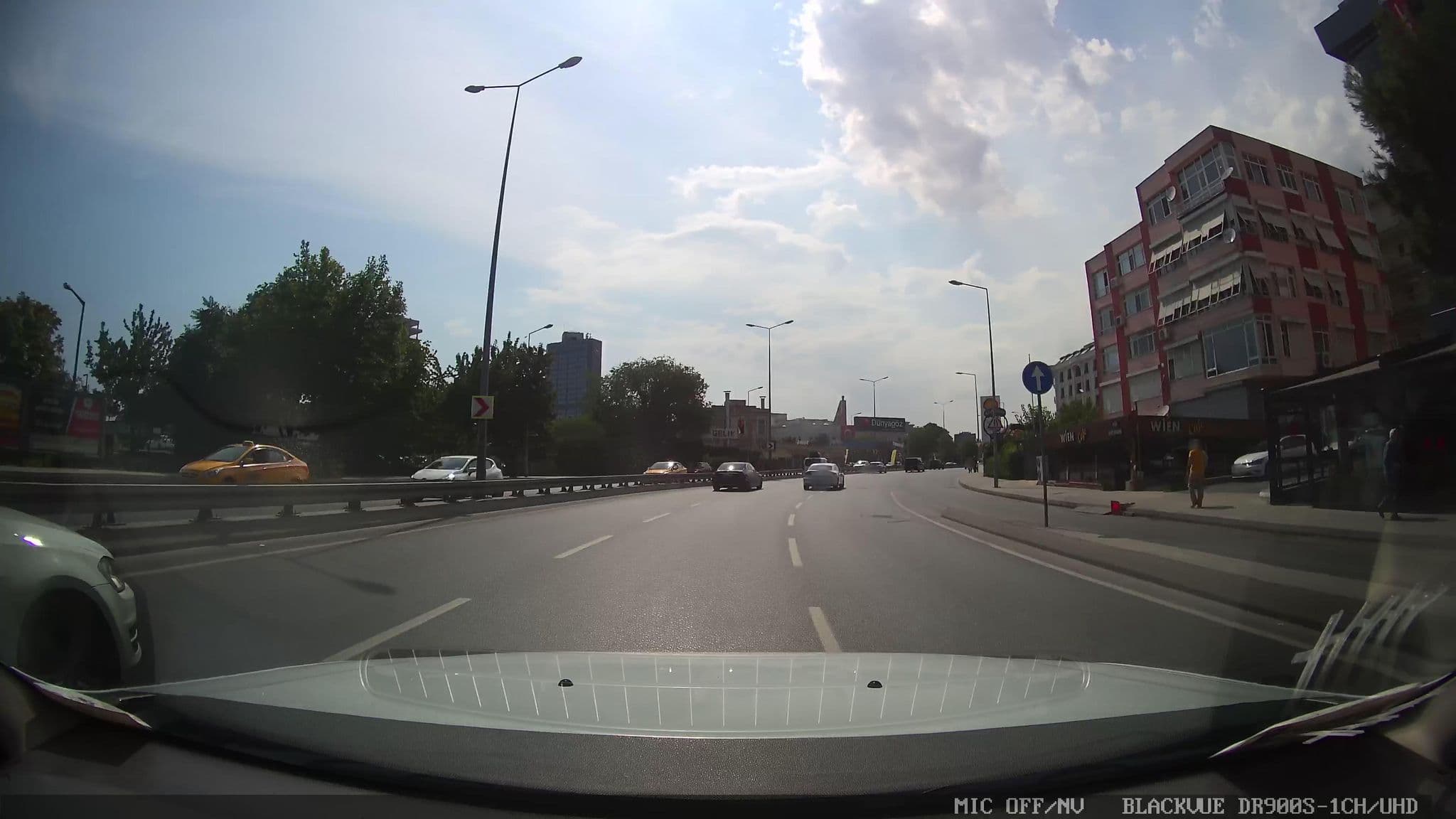 Street view near Le Marde Hotel, Zeytinburnu — © lutfullah (CC BY-SA · Mapillary)