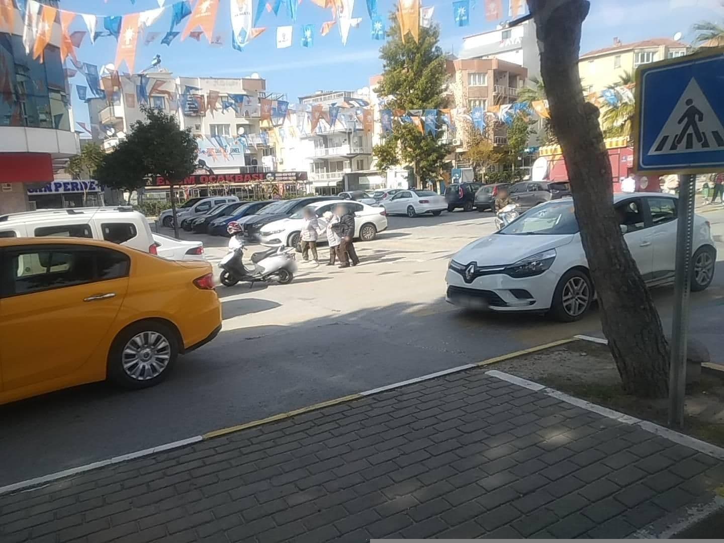 Street view near Dias Hotel, Kuşadası — © amasya05055 (CC BY-SA · Mapillary)