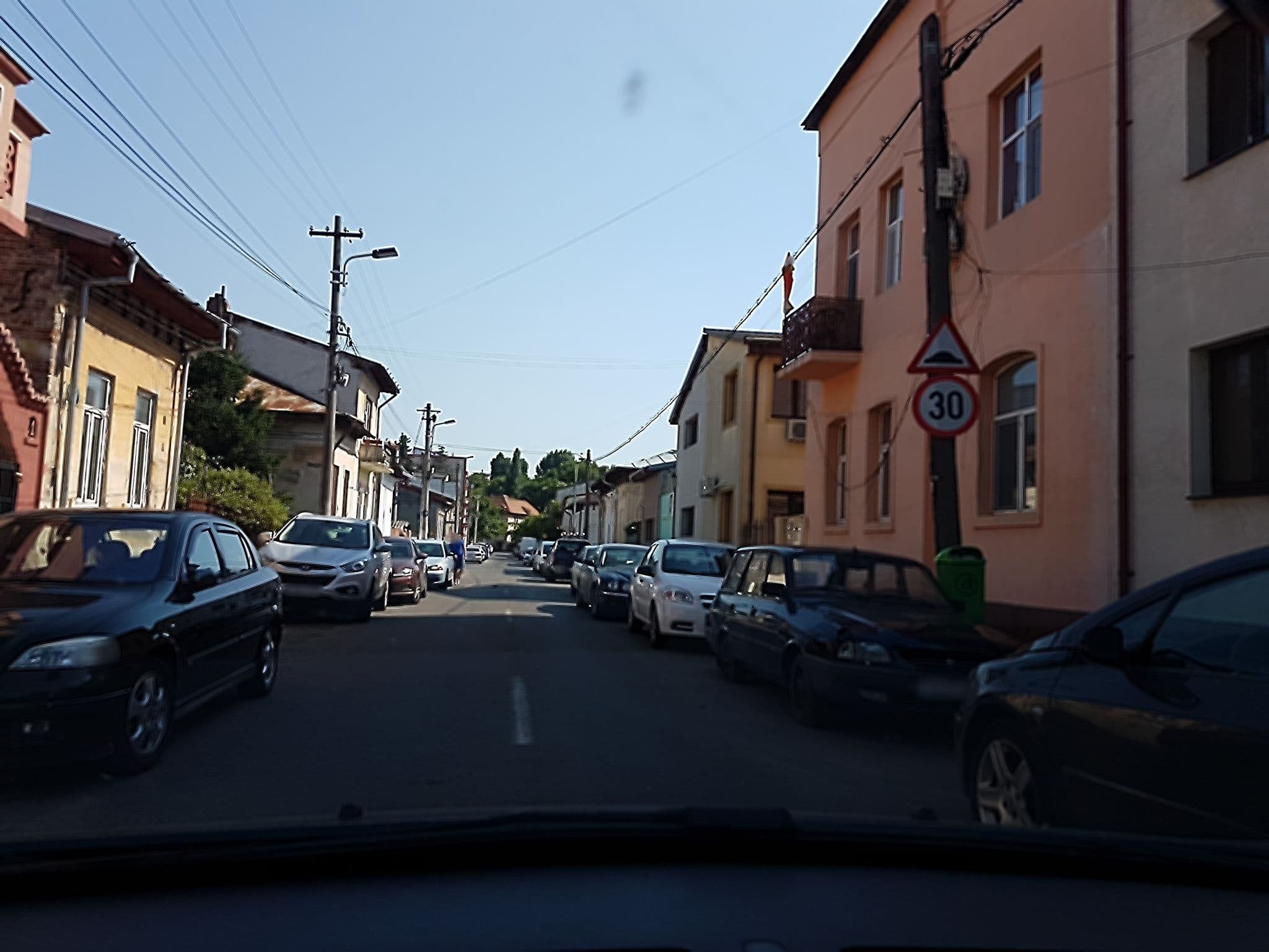 Street view near Bliss Residence - Parliament, Bucharest — © tavi (CC BY-SA · Mapillary)
