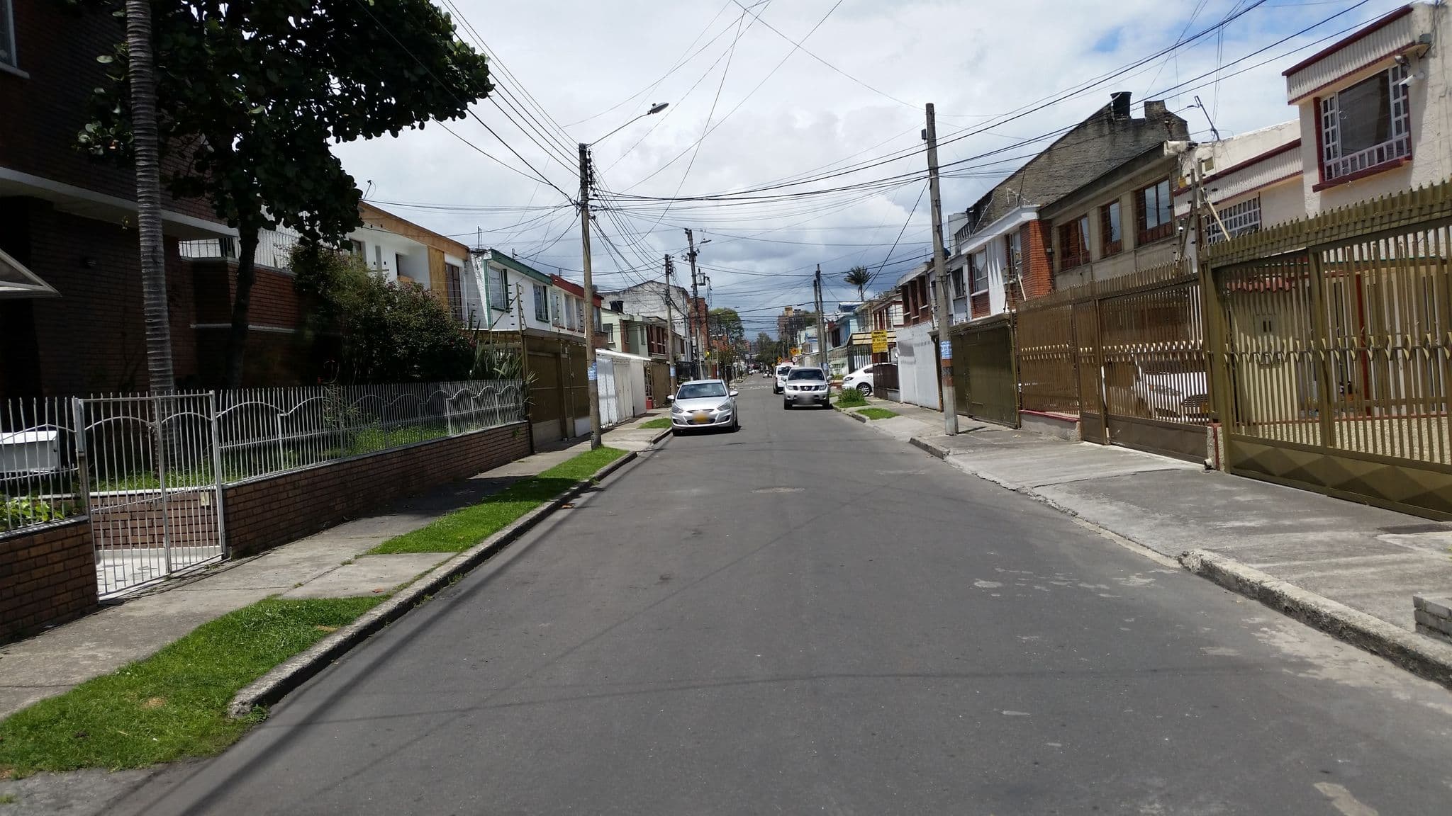 Street view near Yachi Hostel ye Kuyay, Bogotá — © ejegg (CC BY-SA · Mapillary)