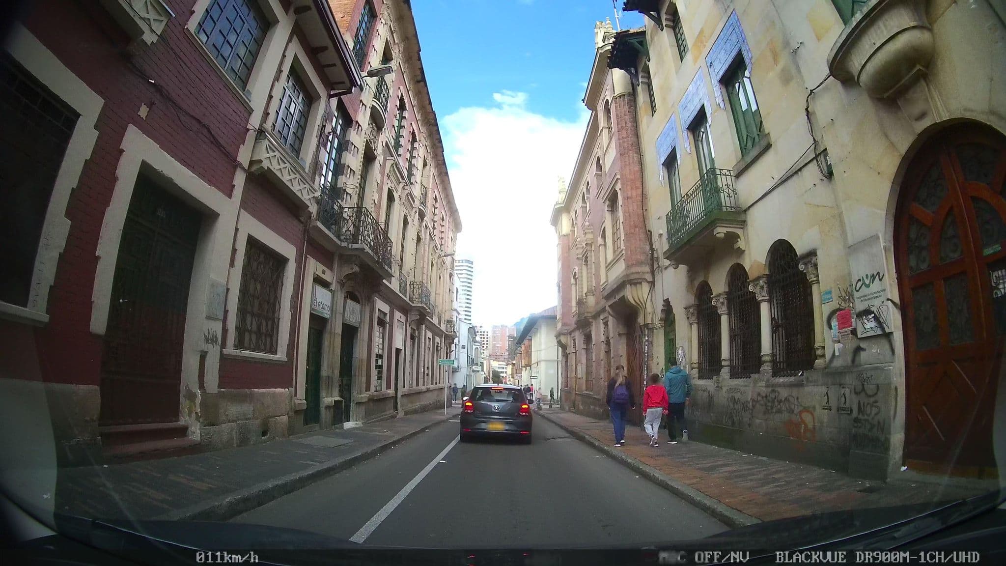 Street view near R10 - Hostal, Bogotá — © kaart_4 (CC BY-SA · Mapillary)