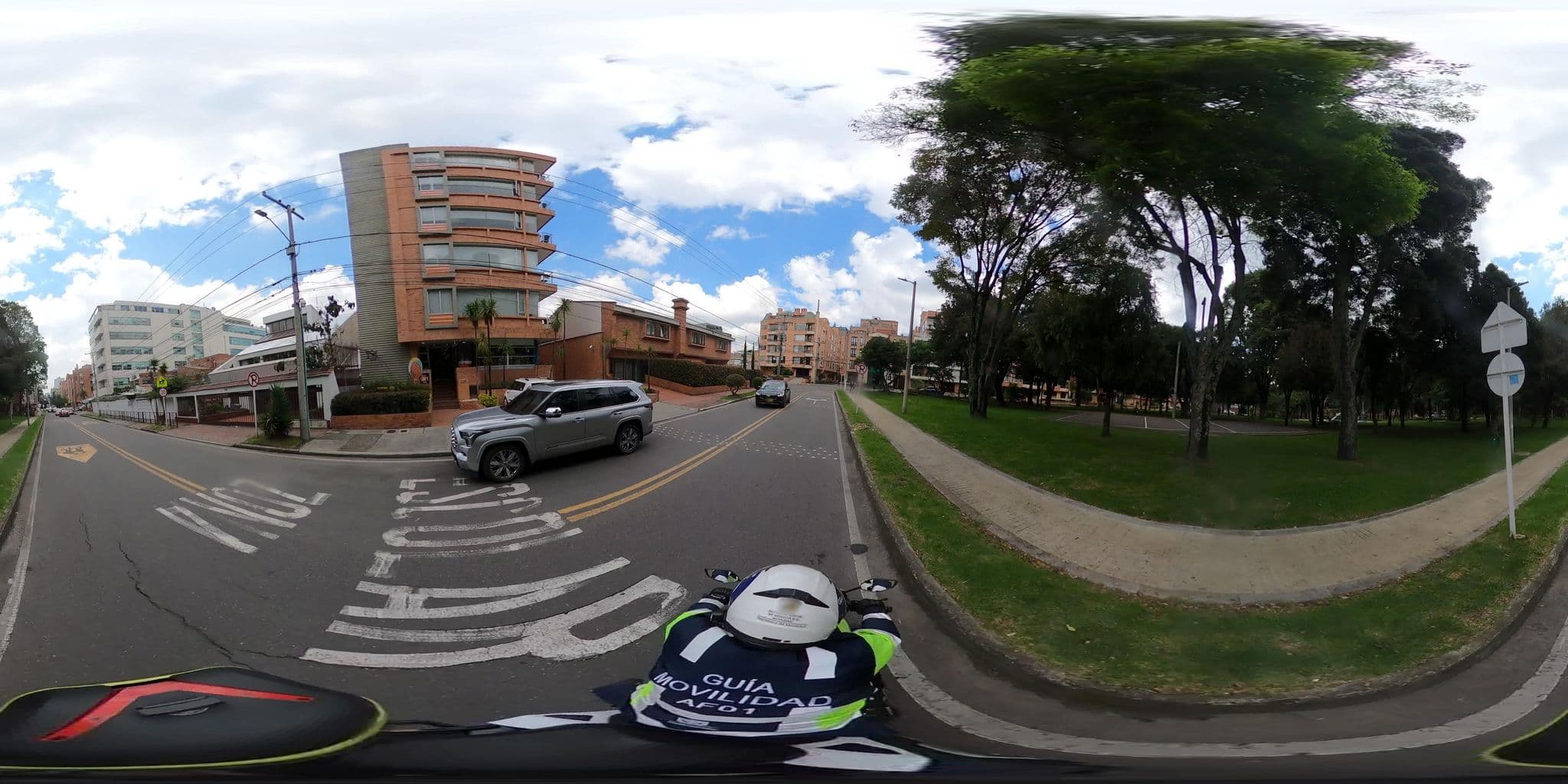 Street view near 104 Art Suites, Barrio San Luis — © krojasSDM (CC BY-SA · Mapillary)