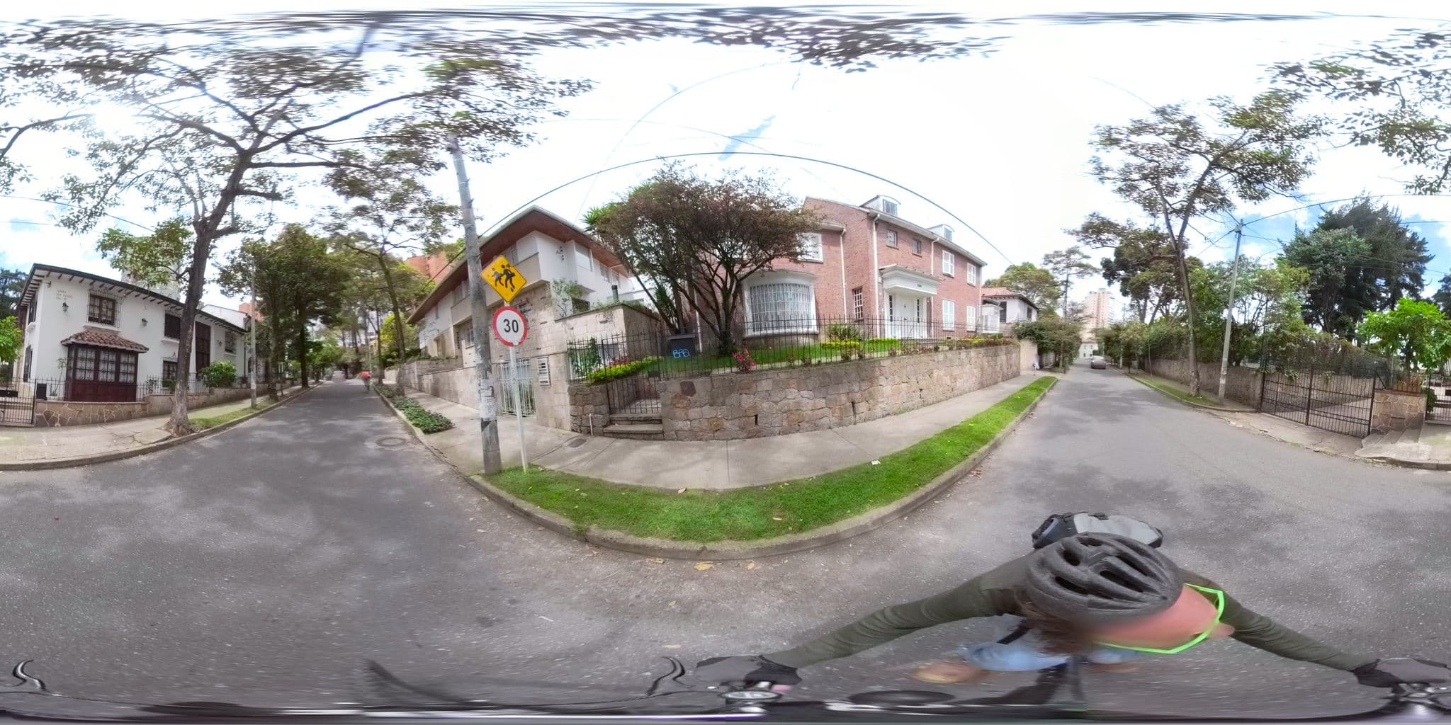 Street view near Sereno Hostels, Bogotá — © ejegg (CC BY-SA · Mapillary)