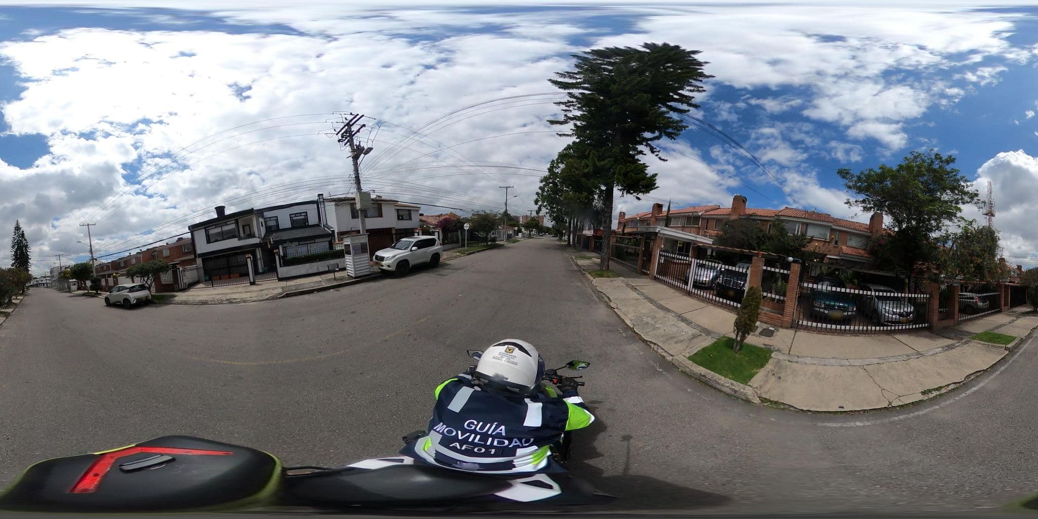 Street view near Hotel Flamante Bulevar 127, Barrio San Luis — © rbolivar (CC BY-SA · Mapillary)