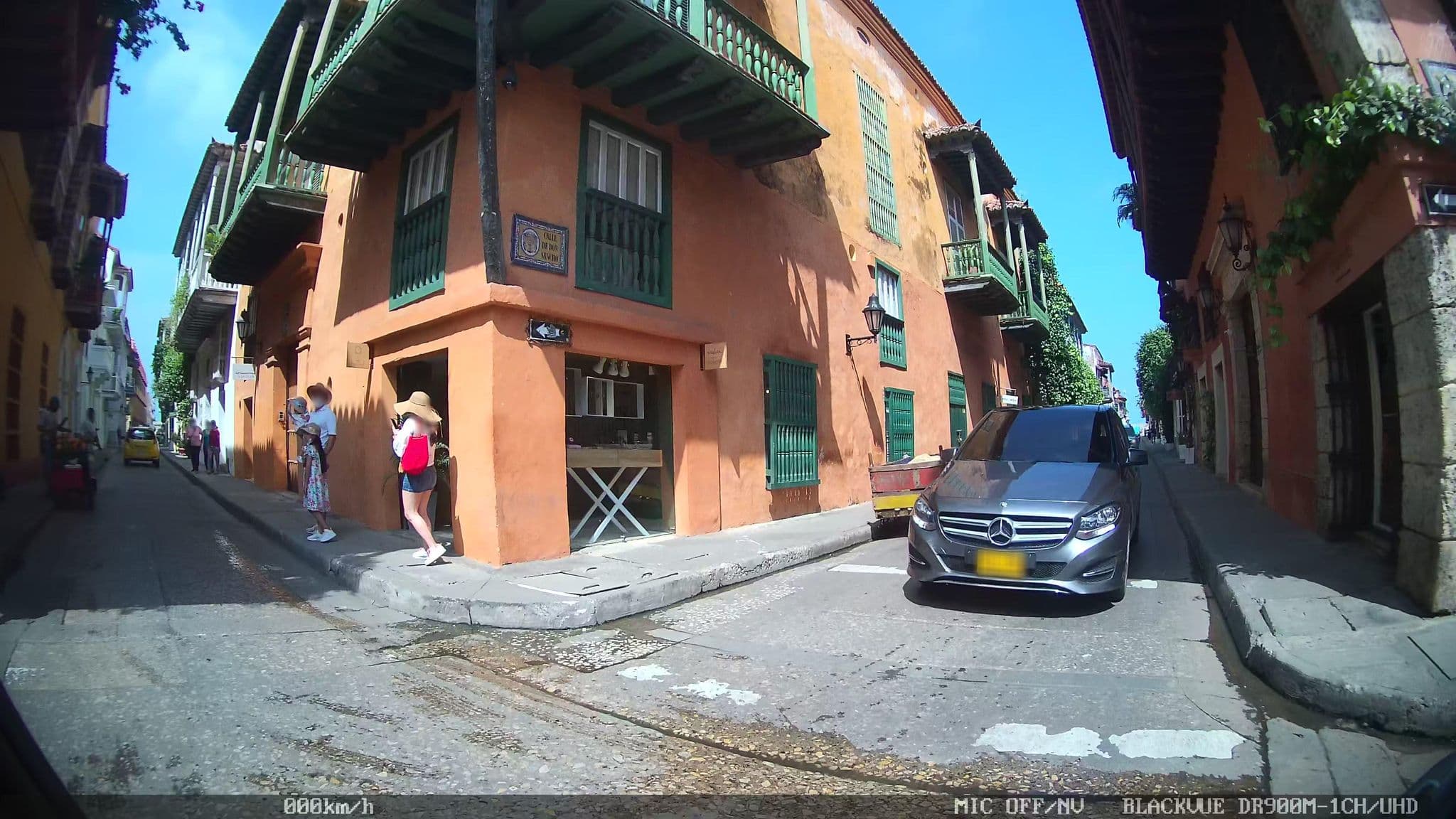 Street view near Be Lounge Hostel, Cartagena — © kaart_2 (CC BY-SA · Mapillary)