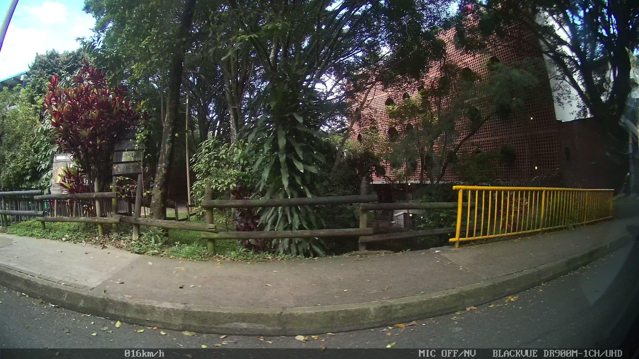Street view near Viajero Hostel Medellín & Rooftop Bar, Medellín — © kaart_4 (CC BY-SA · Mapillary)
