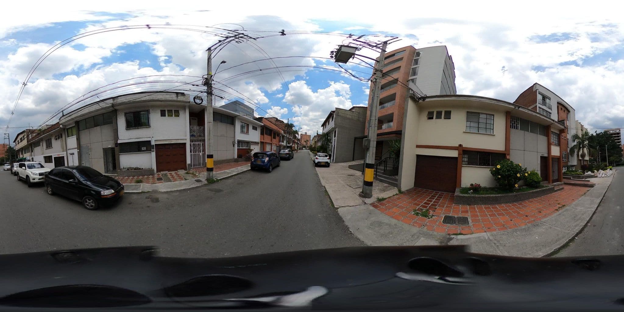 Street view near Edificio Atalanta, Medellín — © gjbustamo (CC BY-SA · Mapillary)