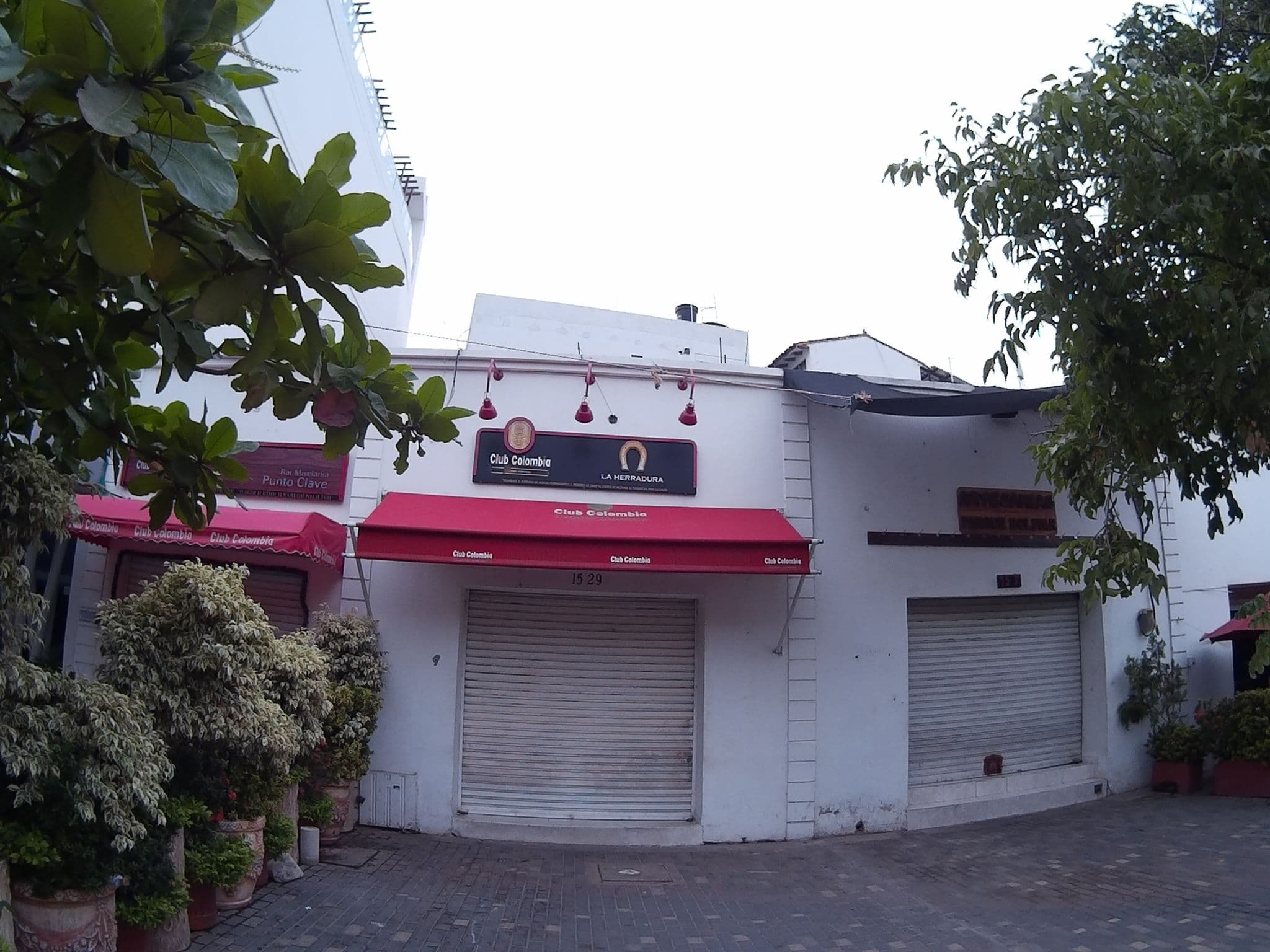 Street view near Bonita Bay Concept Hotel by Xarm Hotels, Santa Marta — © humano (CC BY-SA · Mapillary)