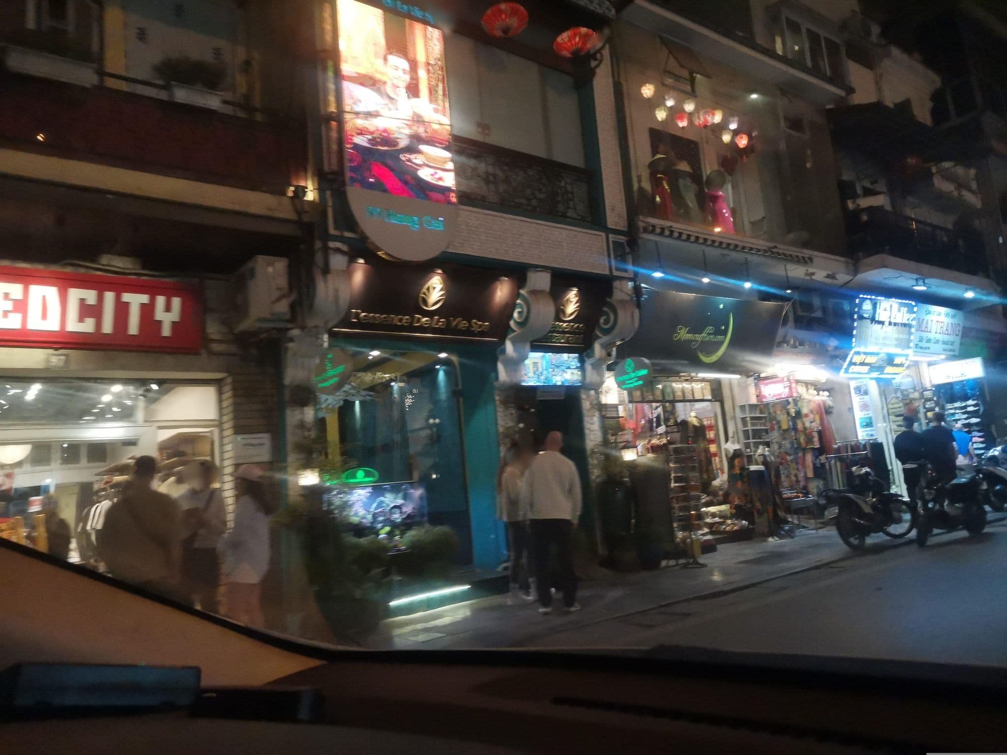 Street view near Victor Gallery Hotel & Spa, Hoàn Kiếm — © hn_left_2 (CC BY-SA · Mapillary)