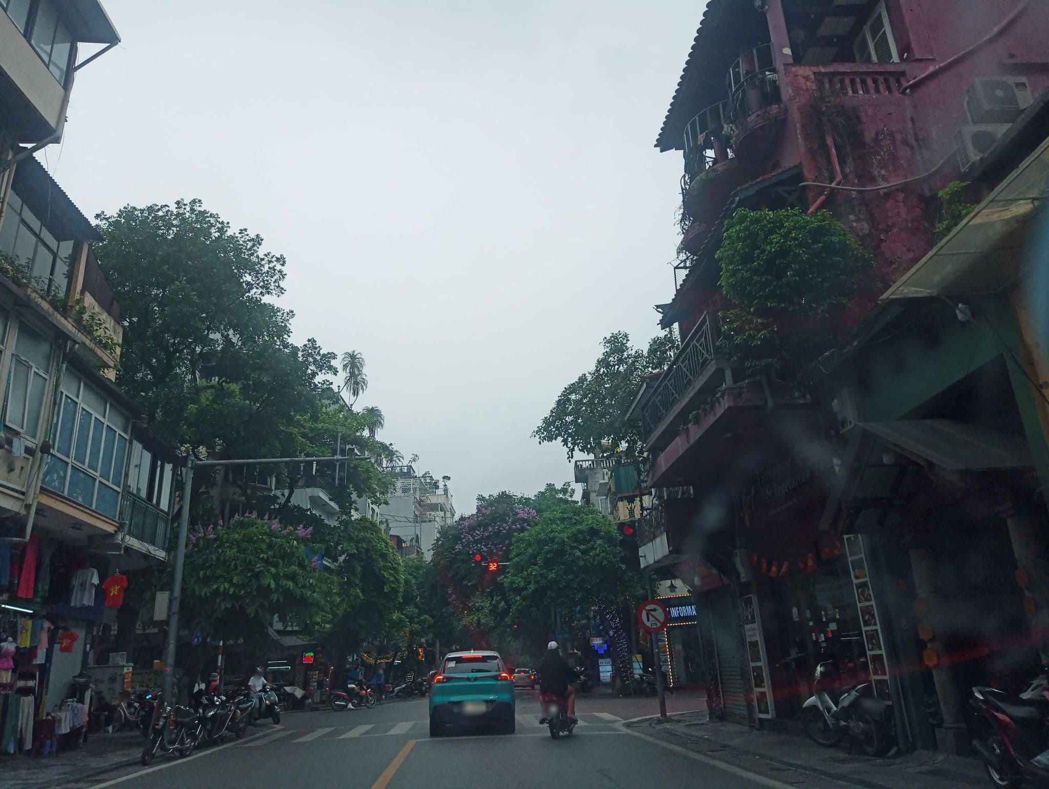 Street view near Le Chanvre Hanoi Hotel & Spa, Hoàn Kiếm — © hn_front_1 (CC BY-SA · Mapillary)
