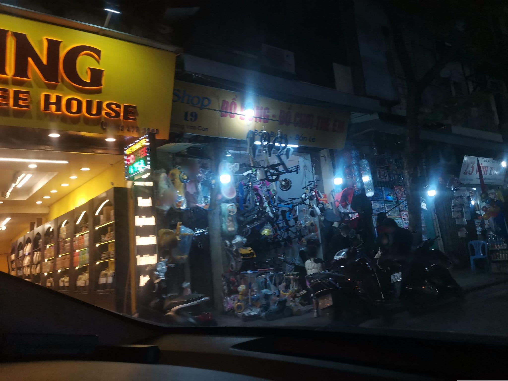 Street view near Flora Centre Hotel & Spa, Hoàn Kiếm — © hn_left_2 (CC BY-SA · Mapillary)
