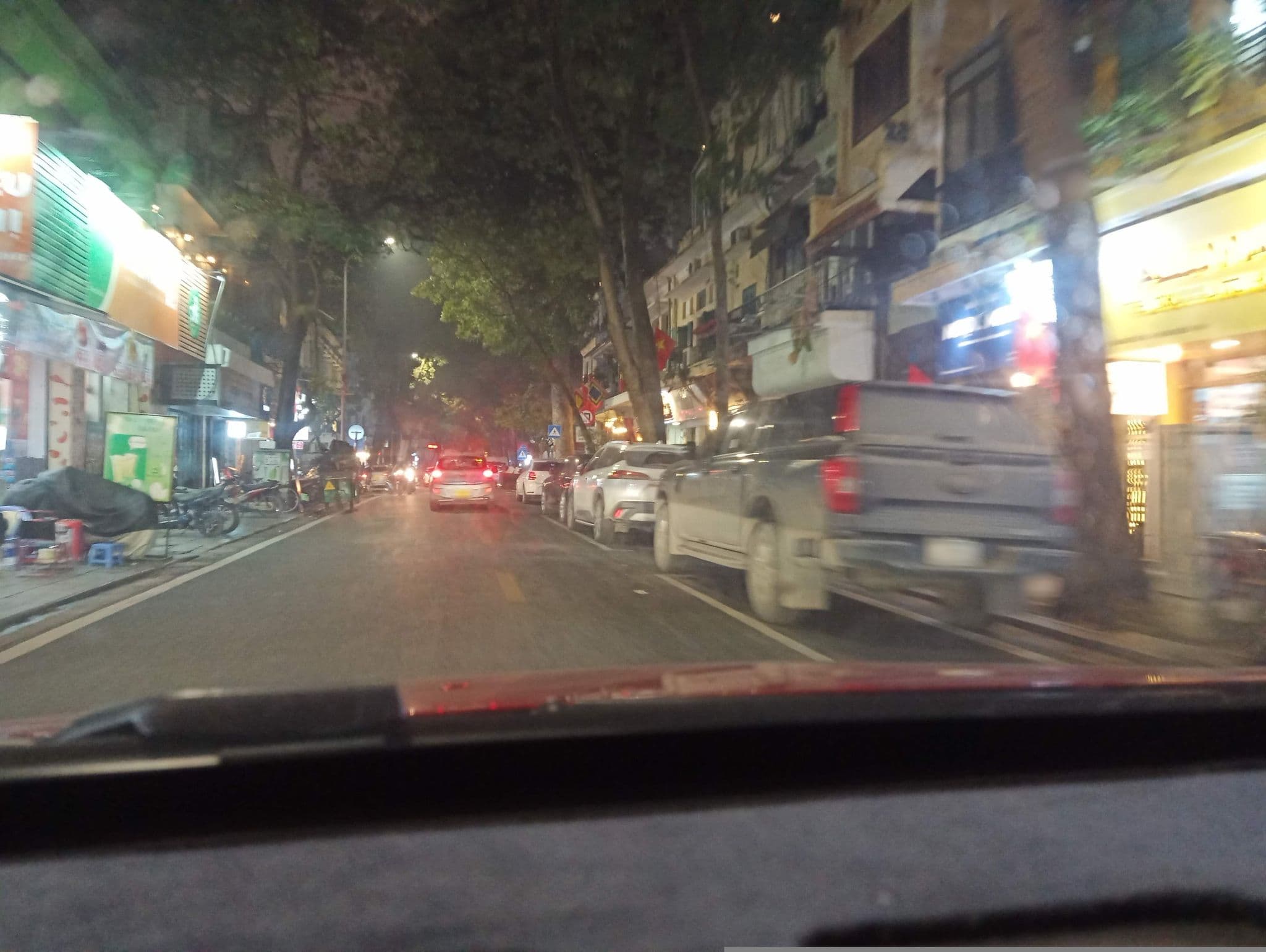 Street view near Hanoi Golden Sunshine Villa Hotel & Travel, Hoàn Kiếm — © hn_front_1 (CC BY-SA · Mapillary)