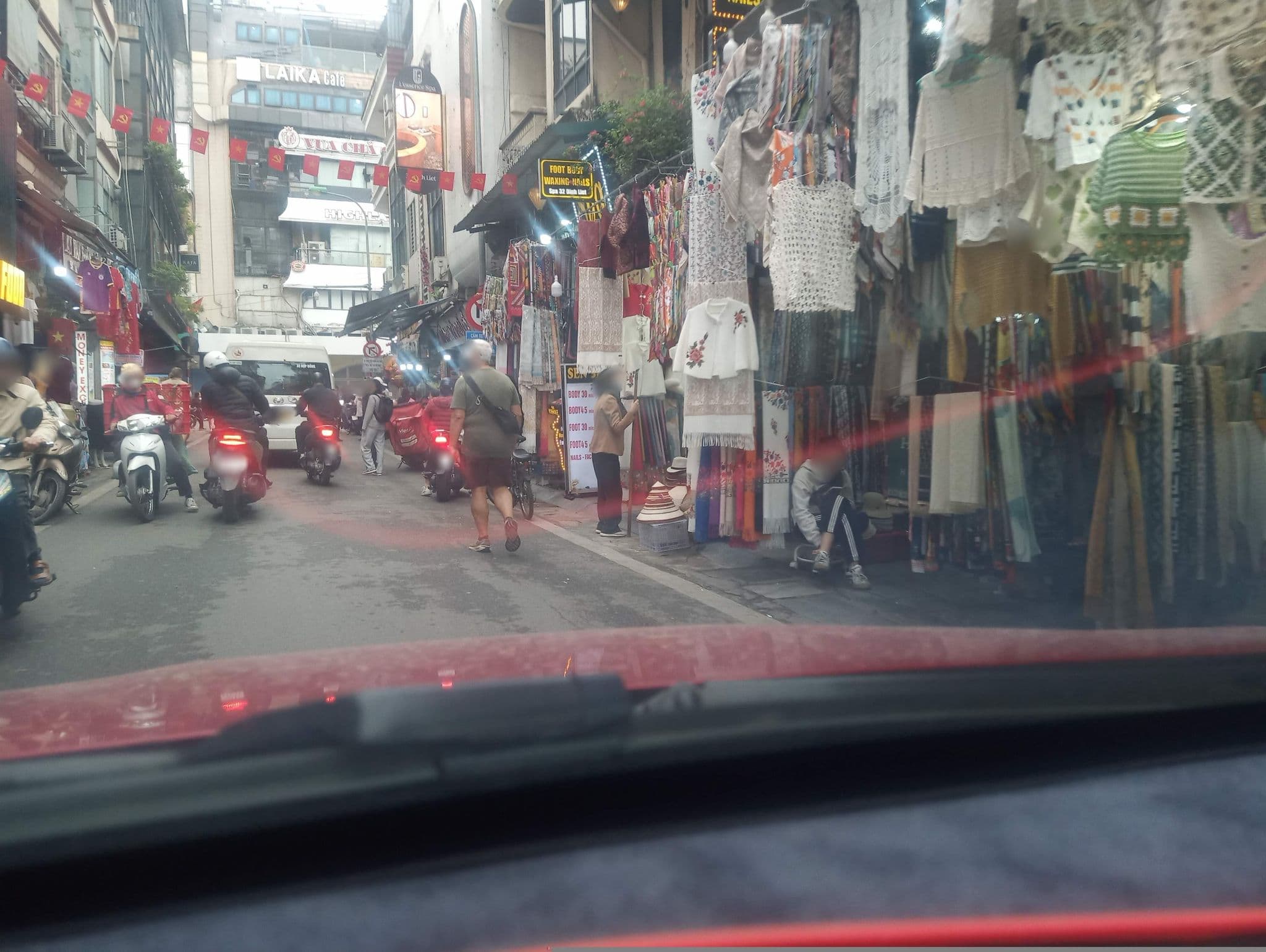 Street view near Hanoi La Selva Central Hotel, Hoàn Kiếm — © hn_front_1 (CC BY-SA · Mapillary)