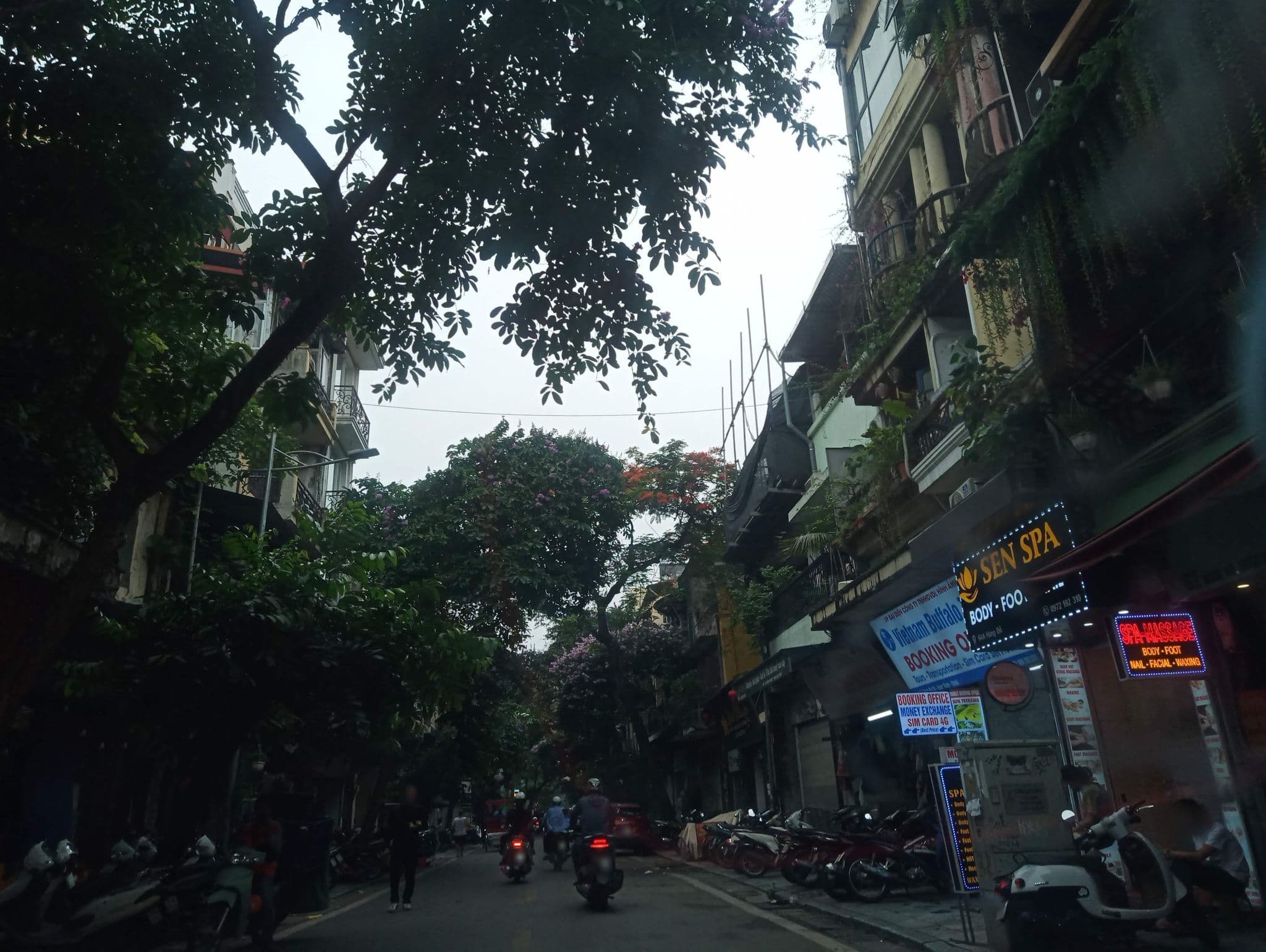 Street view near La Palm Hotel, Hoàn Kiếm — © hn_front_1 (CC BY-SA · Mapillary)