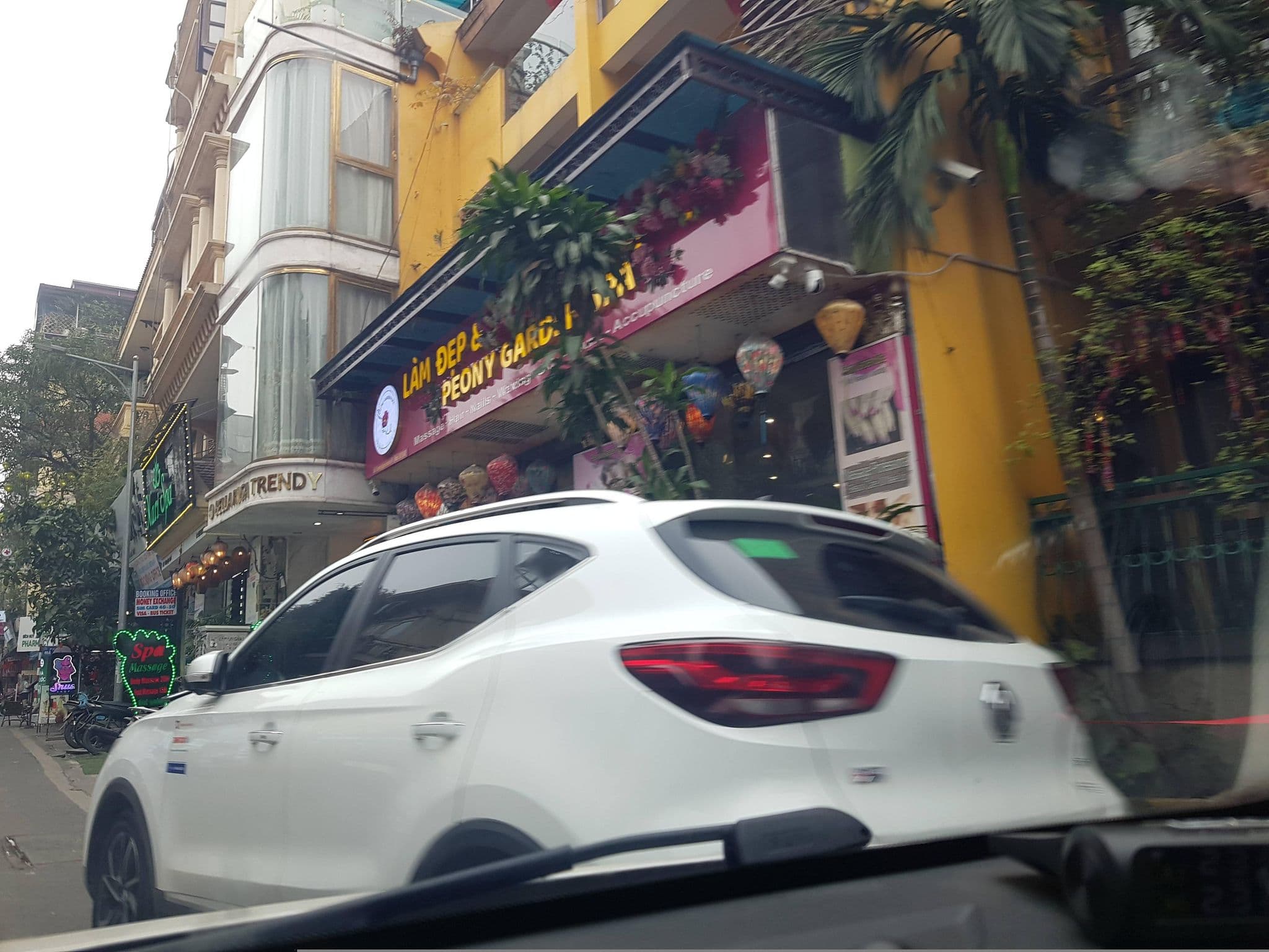 Street view near Hanoi Nostalgia Hotel & Spa, Hoàn Kiếm — © hn_right_1 (CC BY-SA · Mapillary)