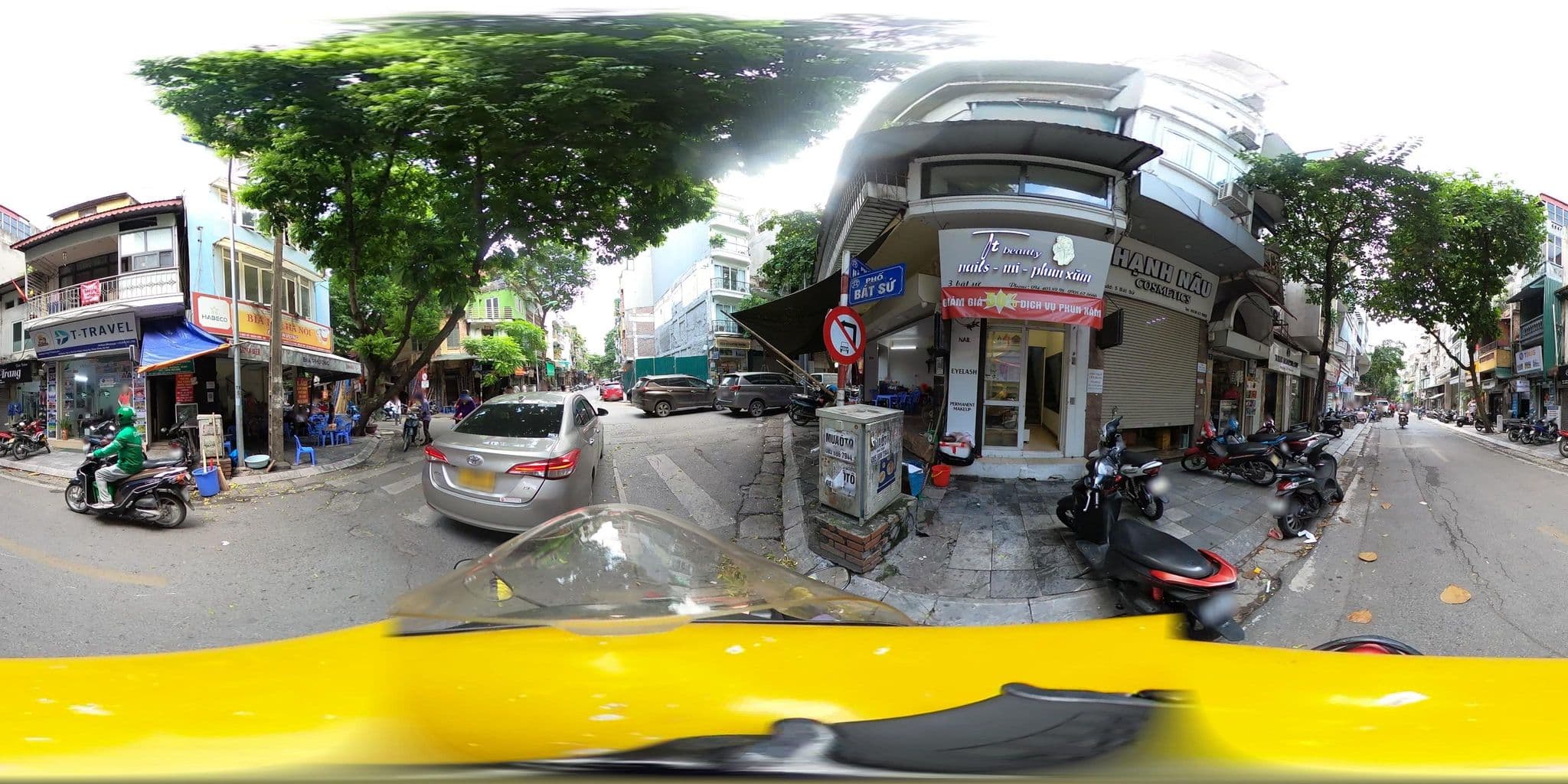 Street view near Hotel Hà Nội, Hoàn Kiếm — © bemaps_hn_kien (CC BY-SA · Mapillary)
