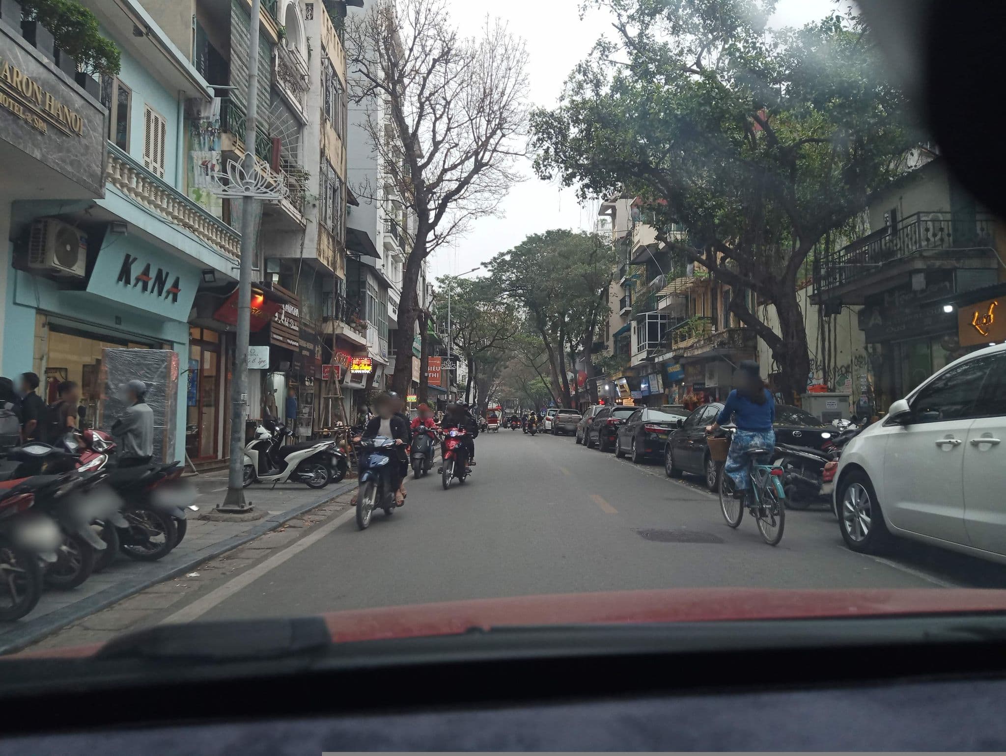 Street view near Hanoi Brilliant Hotel & Spa, Hoàn Kiếm — © hn_front_1 (CC BY-SA · Mapillary)