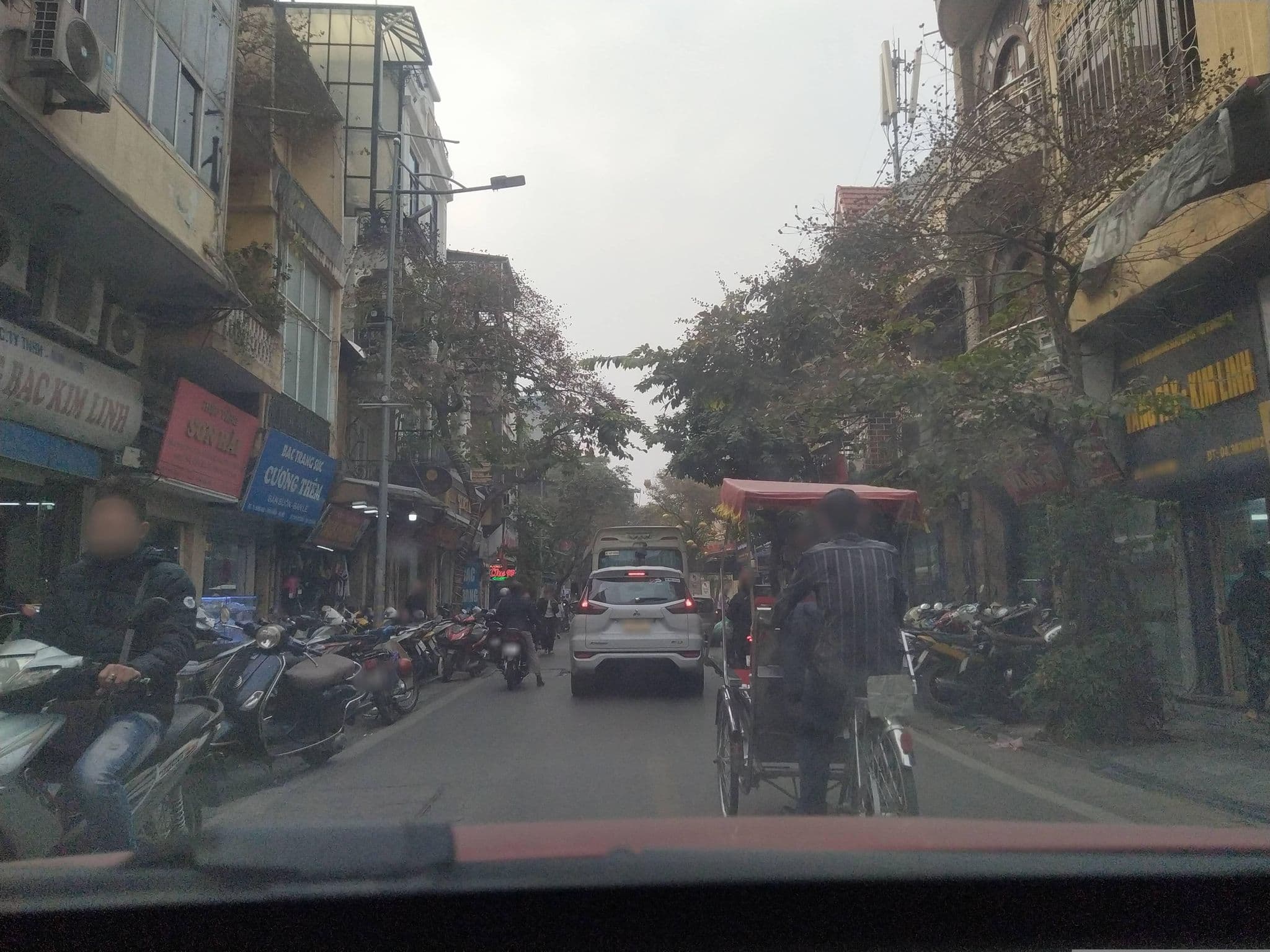 Street view near Hanoi Skyline Hotel, Hoàn Kiếm — © hn_front_1 (CC BY-SA · Mapillary)