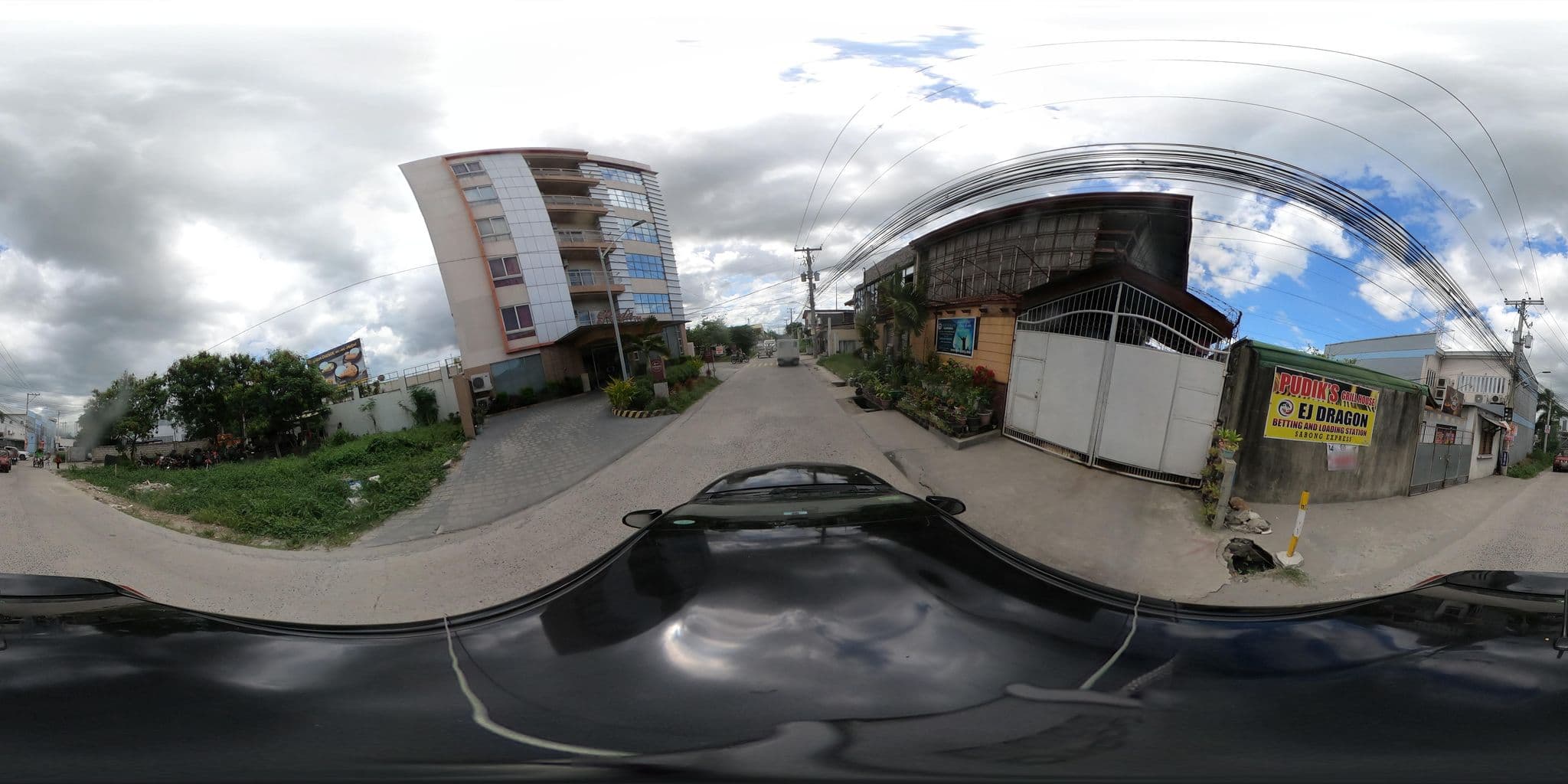 Street view near The Redd Manor, San Fernando — © kaart_360 (CC BY-SA · Mapillary)