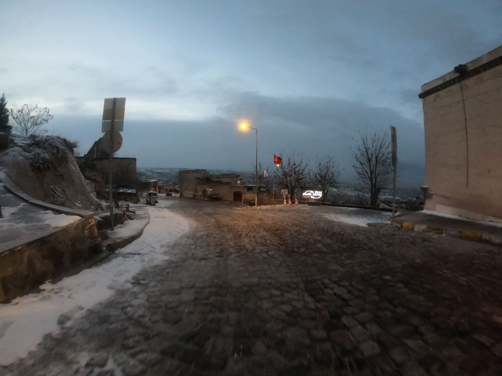 Street view near La Casa Cave Hotel Kapadokya, Göreme — © chrisbeddow (CC BY-SA · Mapillary)
