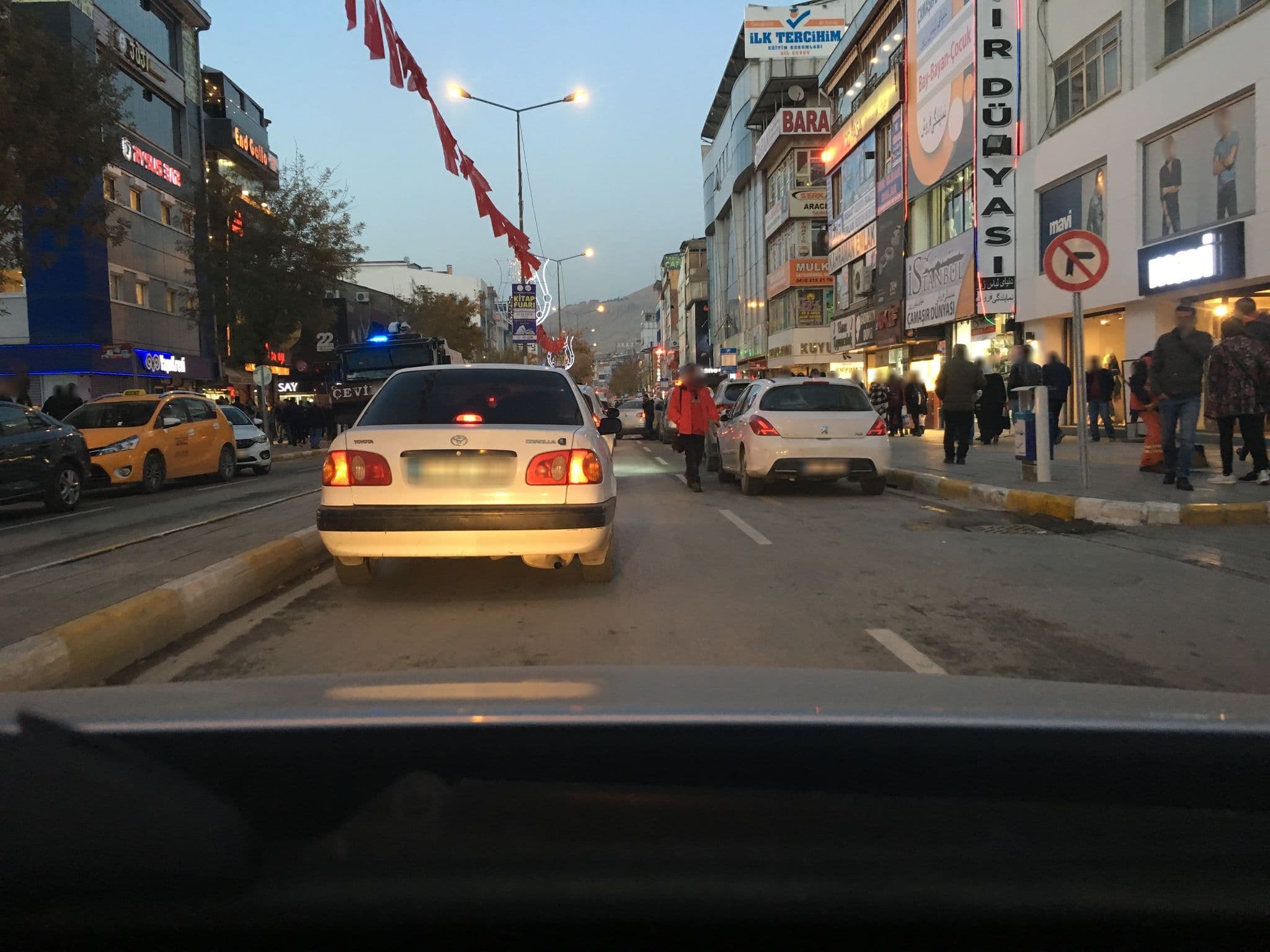 Street view near Royal Berk Hotel, Van — © kaymakam (CC BY-SA · Mapillary)
