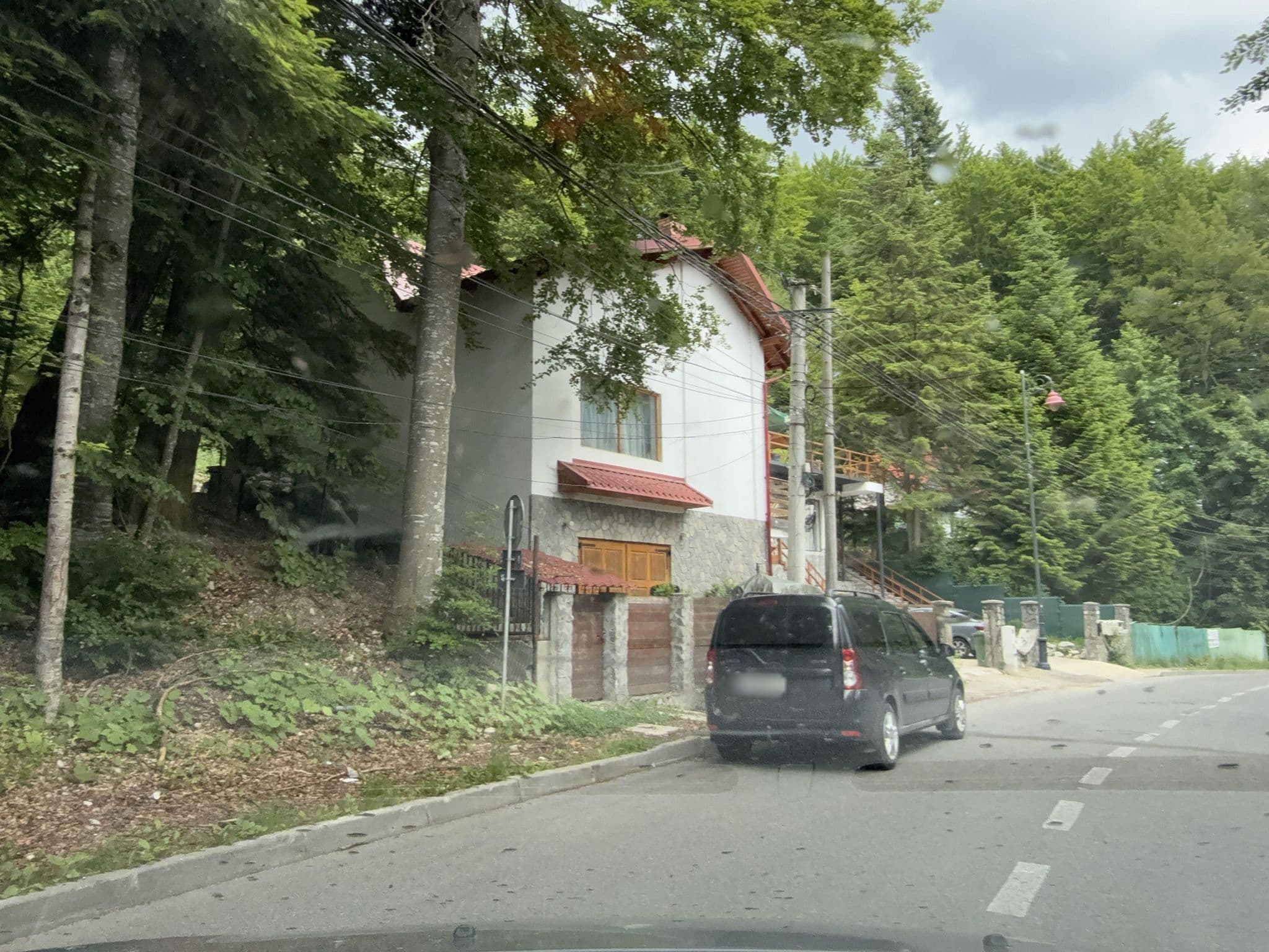 Street view near Ioana Hotels Boutique, Sinaia — © tavi (CC BY-SA · Mapillary)