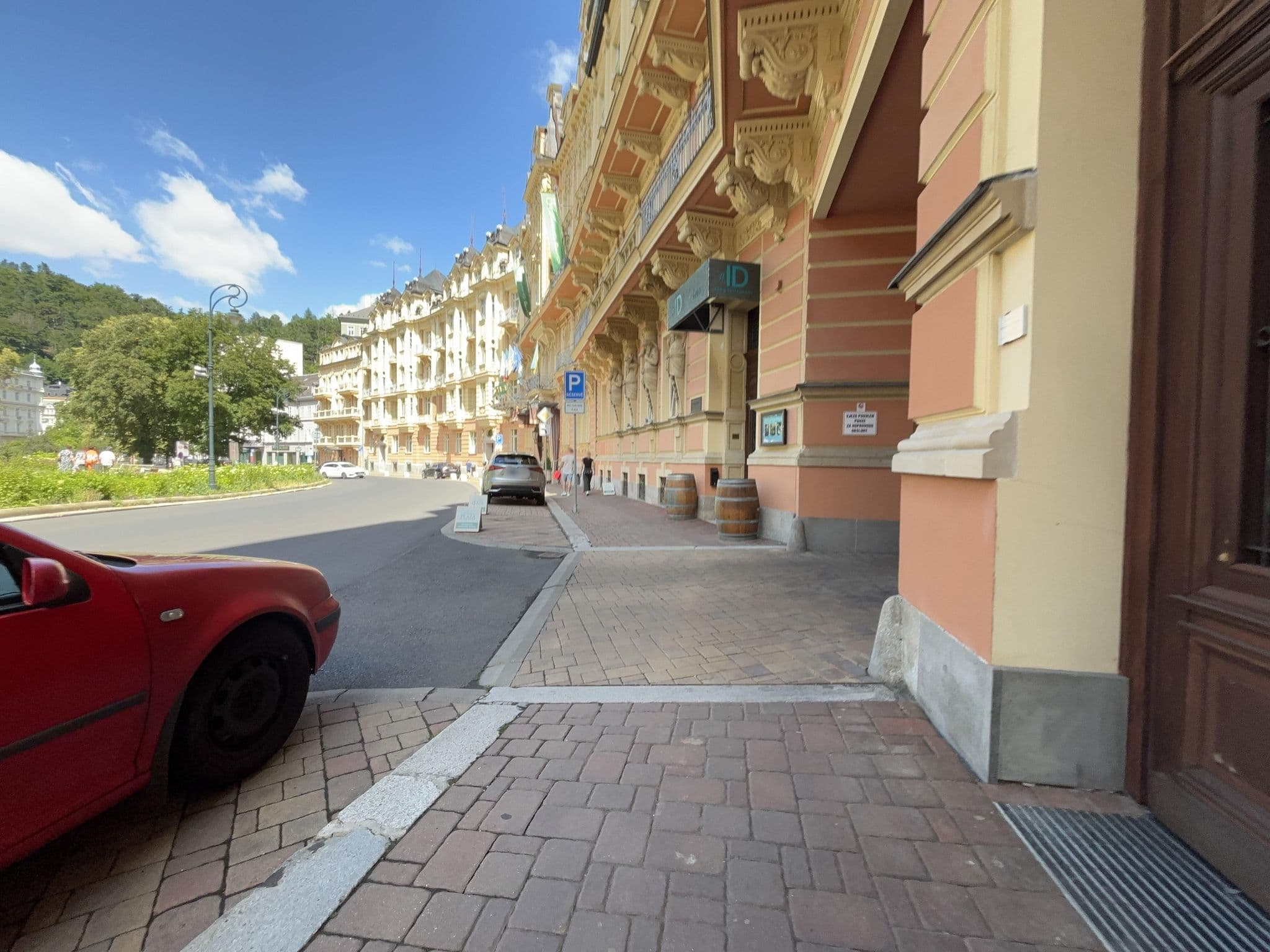Street view near Carlsbad Plaza Medical Spa & Wellness Hotel, Karlovy Vary — © vadi (CC BY-SA · Mapillary)