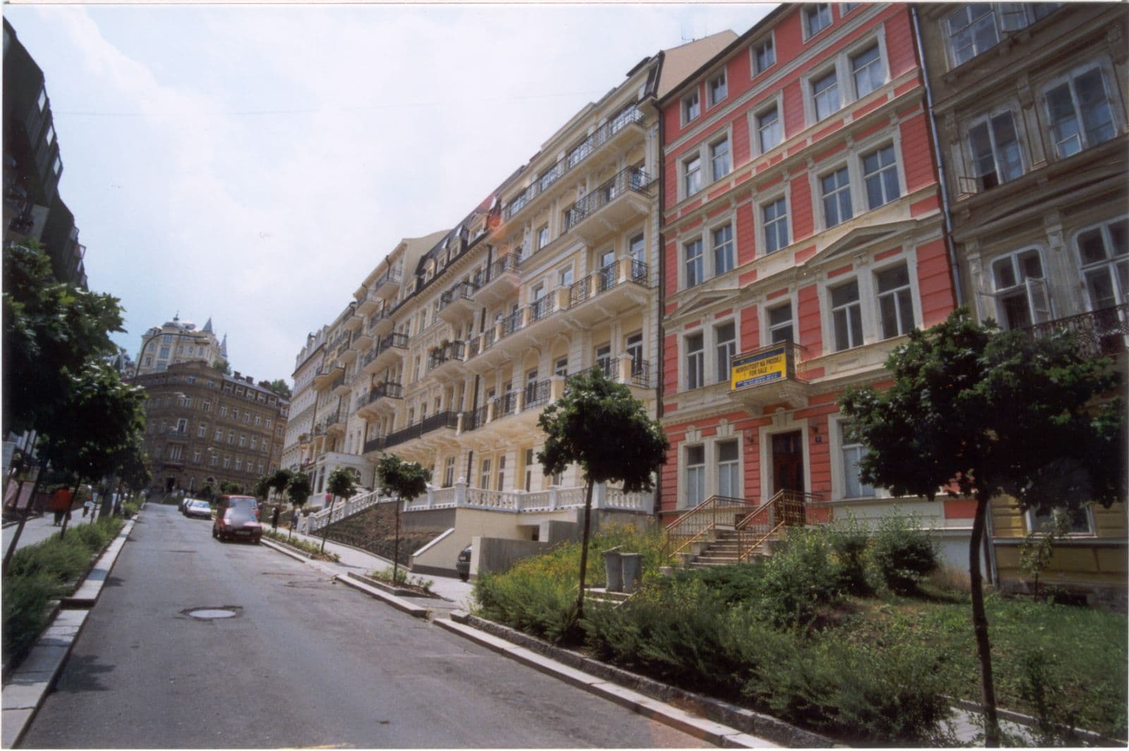 Street view near Park Spa Hotel Sirius, Karlovy Vary — © txllxt (CC BY-SA · Mapillary)
