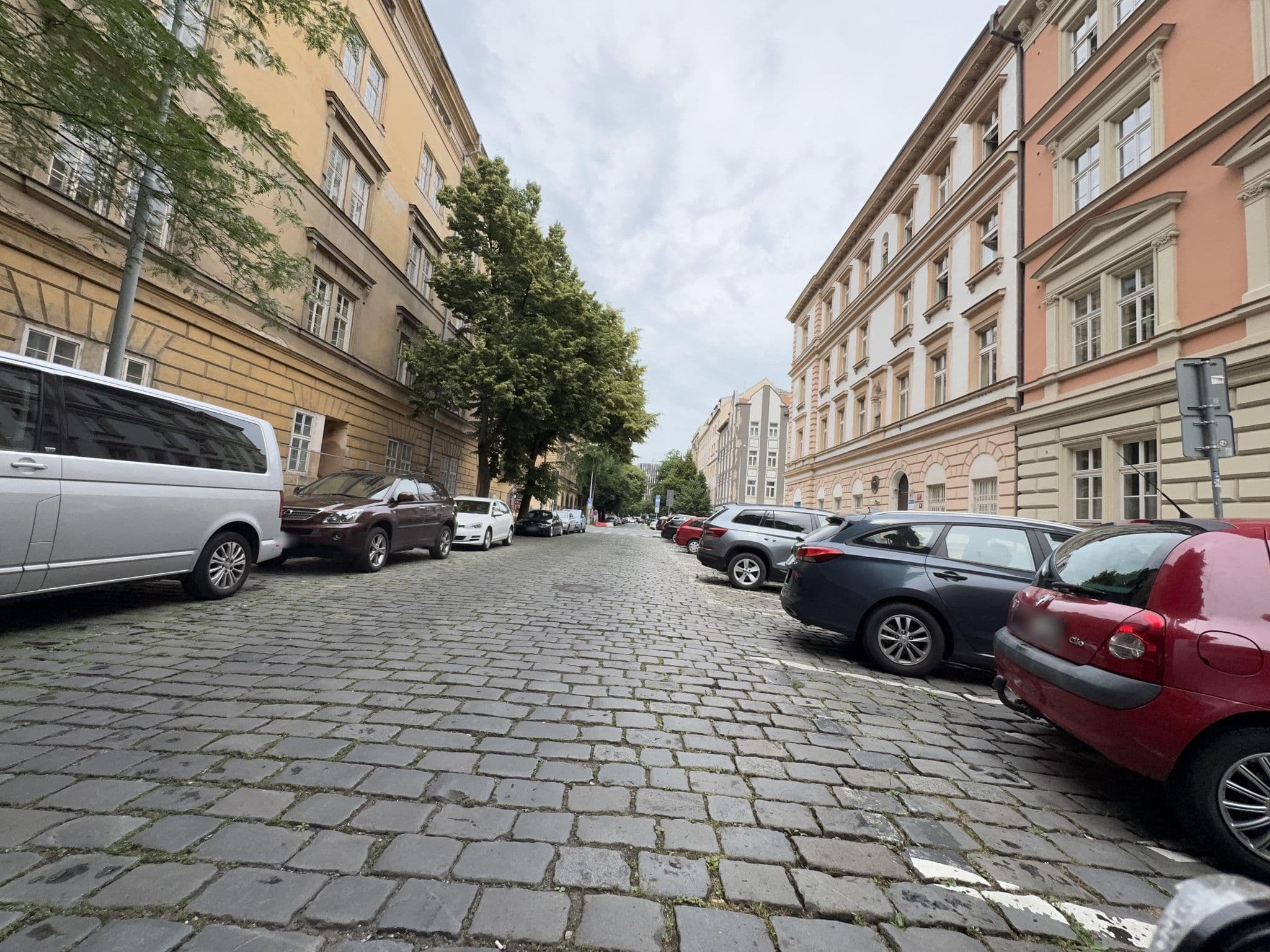 Street view near Seven Wishes Boutique Residence by Dwellfort, Karlín — © ondrejlopatka (CC BY-SA · Mapillary)