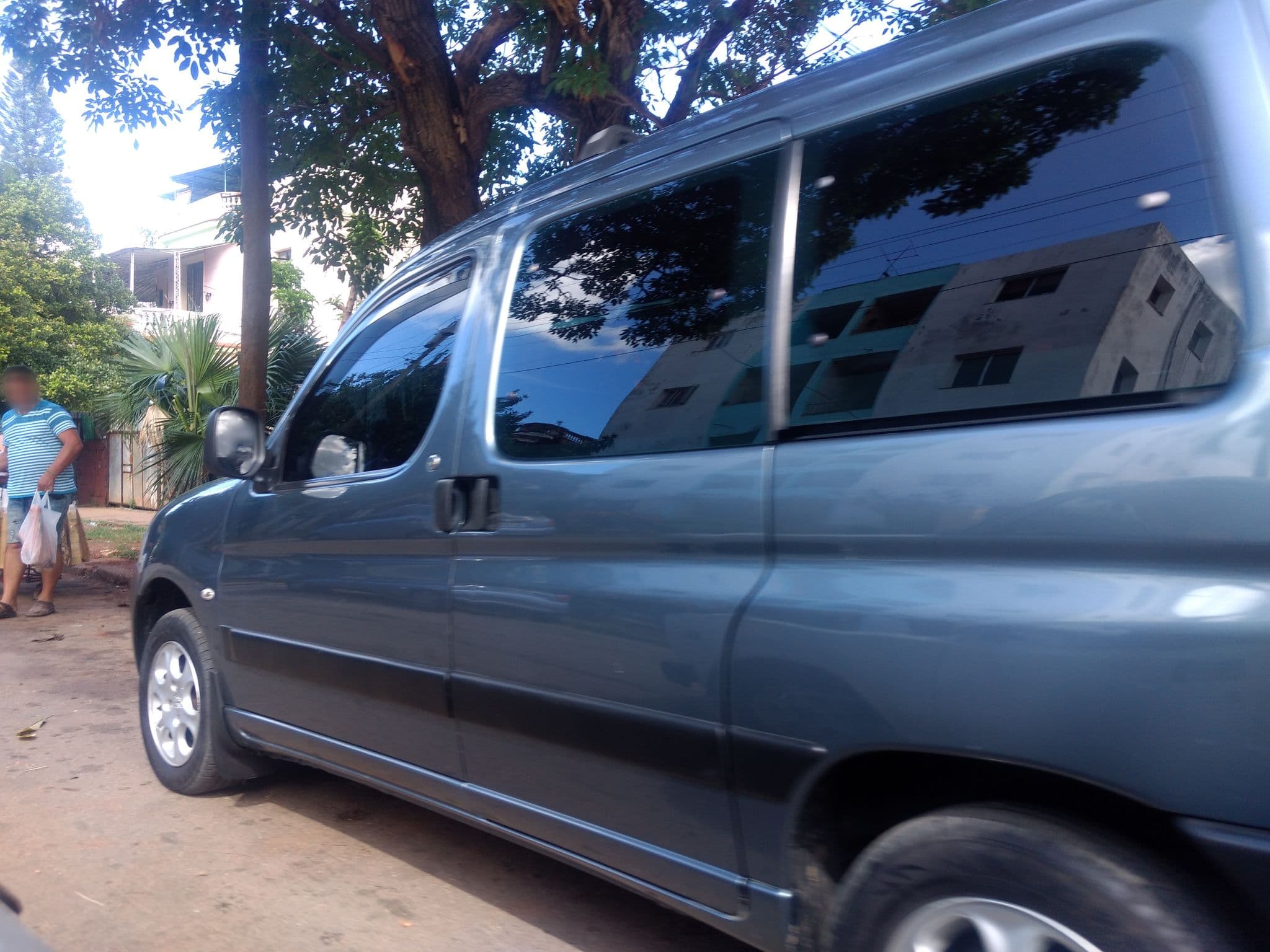 Street view near Quinta colonial, Vedado — © mapeadora (CC BY-SA · Mapillary)