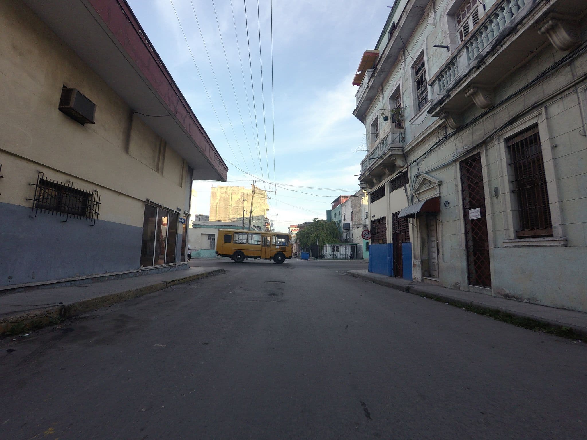 Street view near Agencia de Ventas Campismo Popular, Centro Habana — © elpbatista (CC BY-SA · Mapillary)