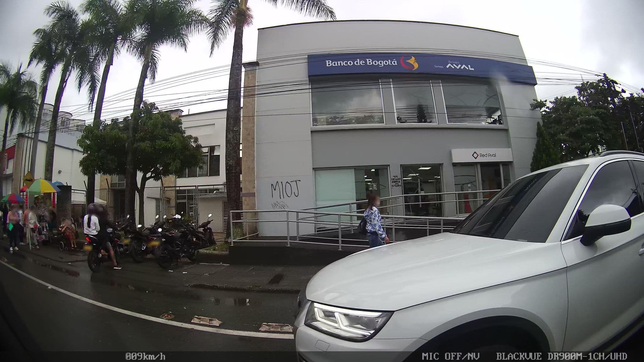 Street view near Ayenda Fundadores 1906, Armenia — © kaart_2 (CC BY-SA · Mapillary)