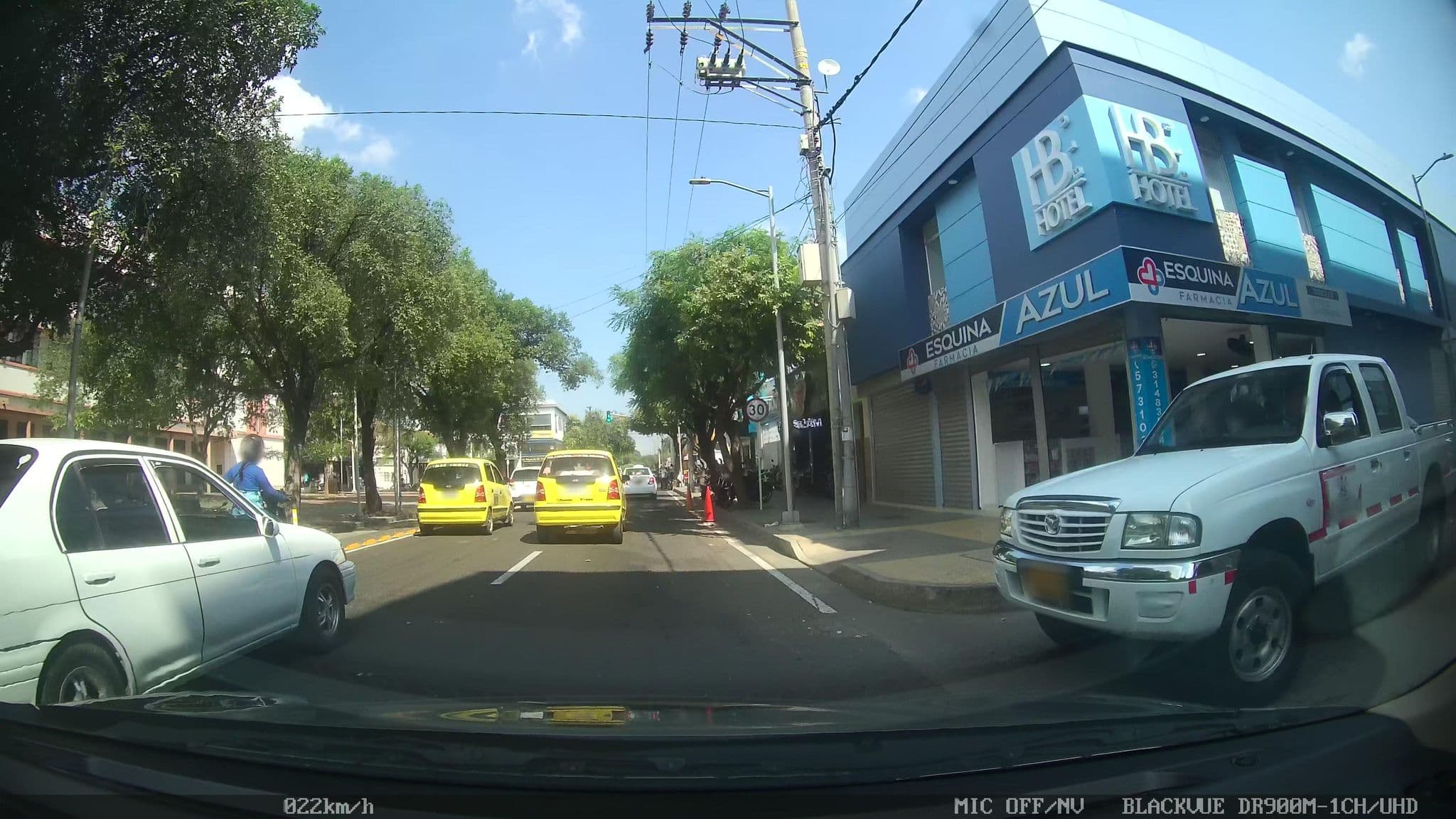 Street view near Hotel Blu, Cúcuta — © kaart_2 (CC BY-SA · Mapillary)