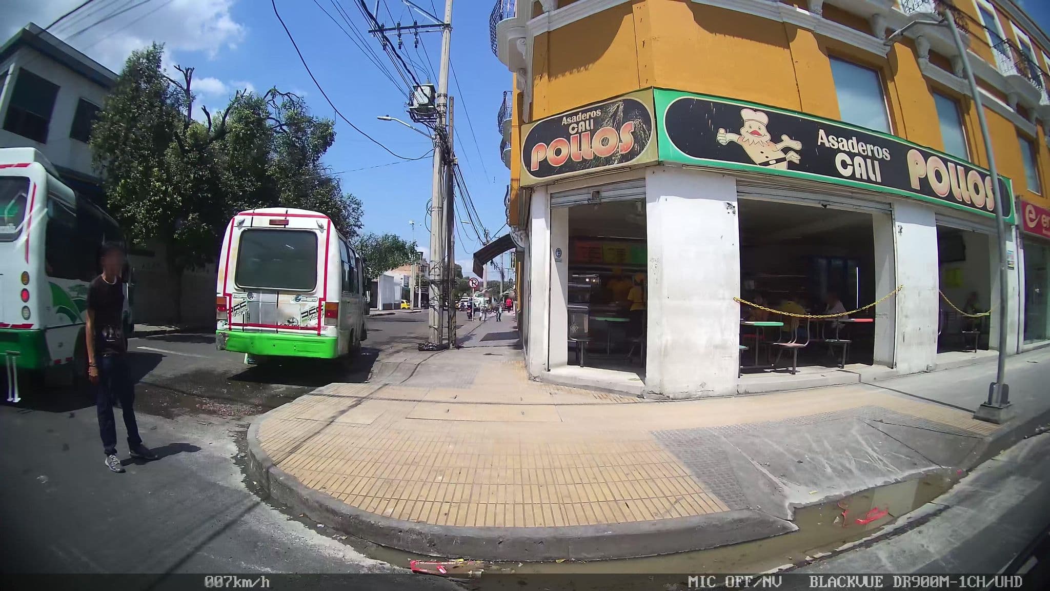 Street view near Hotel Millenium Victoria Plaza, Cúcuta — © kaart_2 (CC BY-SA · Mapillary)