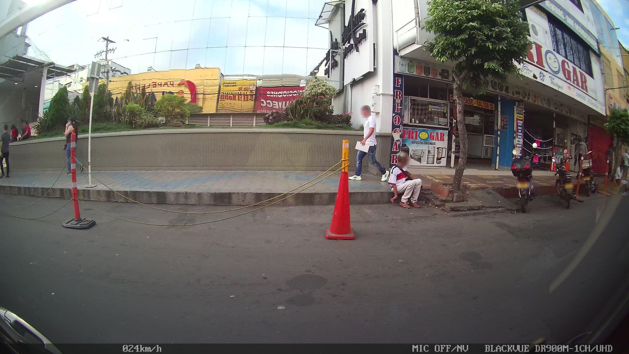 Street view near Atlantis Plaza Hotel, Cúcuta — © kaart_2 (CC BY-SA · Mapillary)