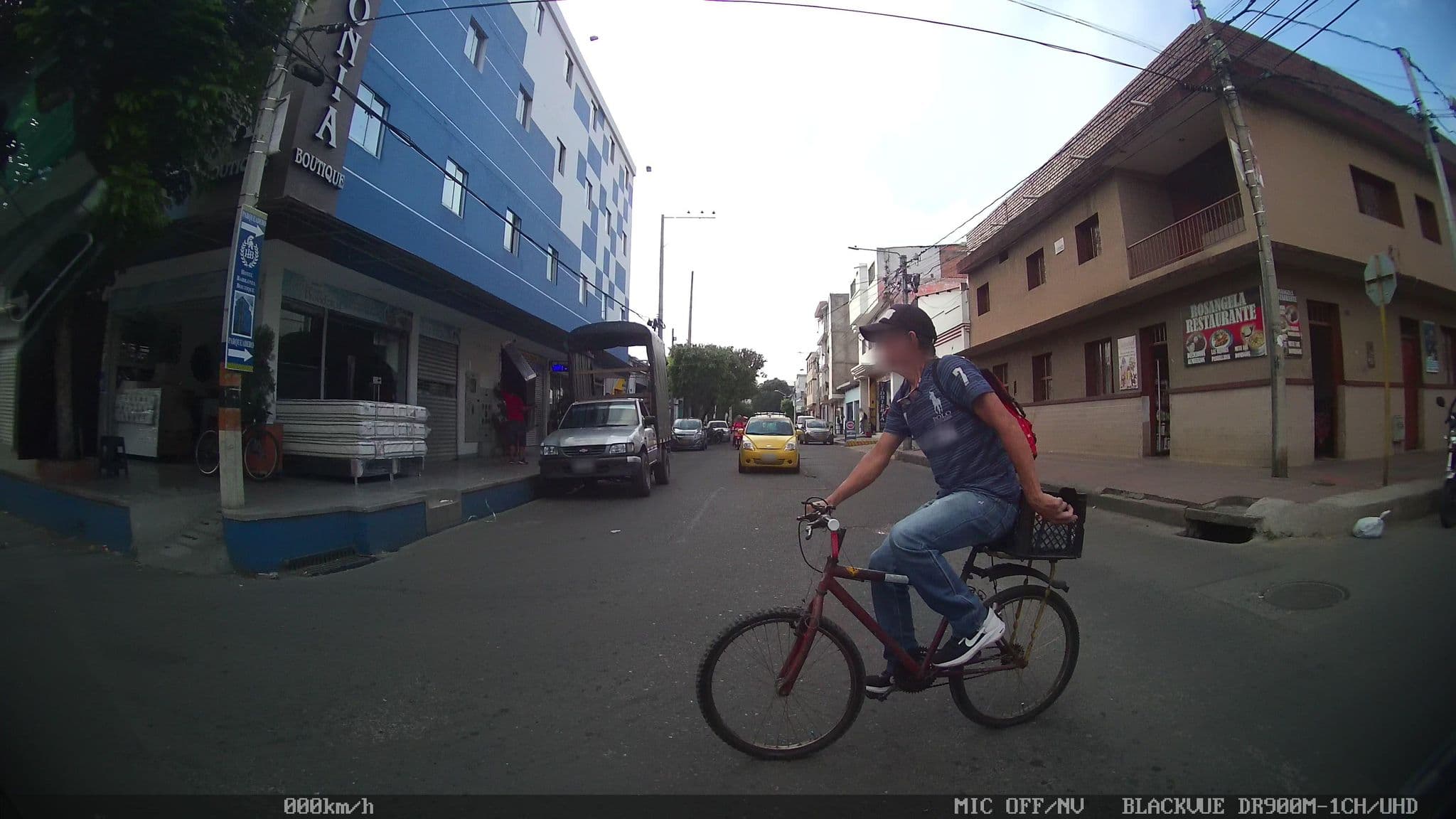 Street view near Hotel Babilonia Boutique, Cúcuta — © kaart_2 (CC BY-SA · Mapillary)