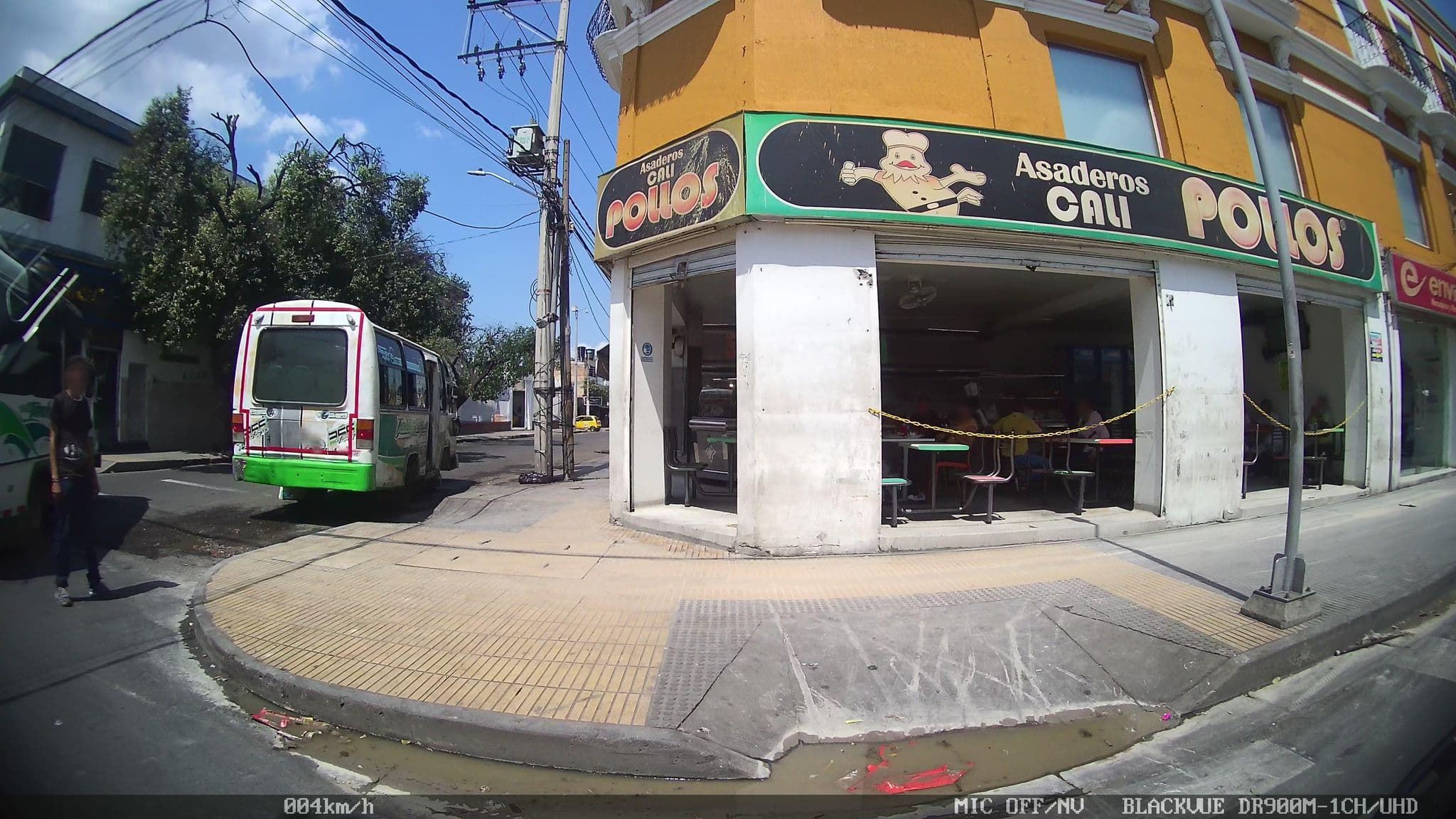 Street view near Hotel Media Luna Cucuta, Cúcuta — © kaart_2 (CC BY-SA · Mapillary)
