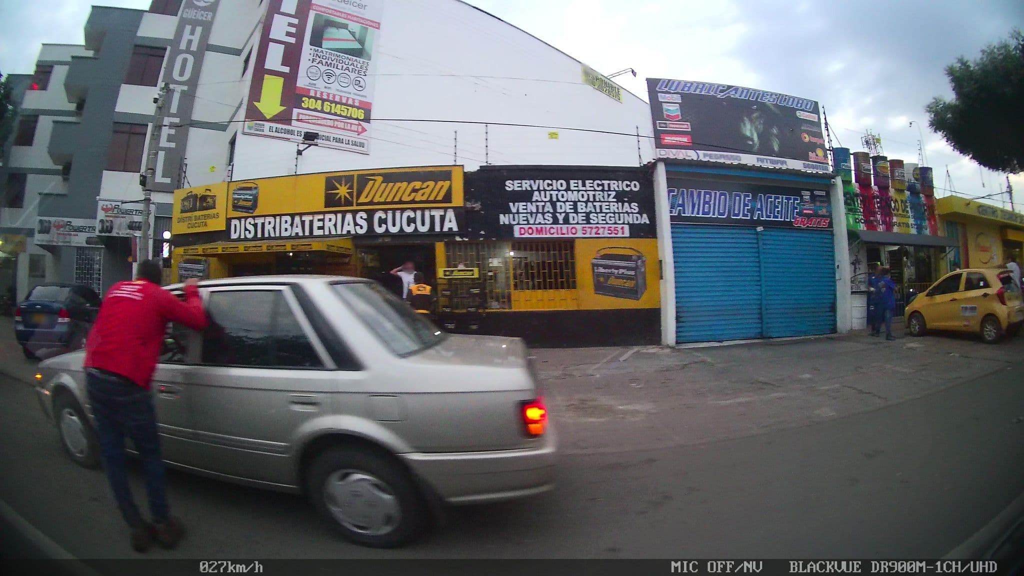 Street view near Hotel Güeicer, Cúcuta — © kaart_2 (CC BY-SA · Mapillary)