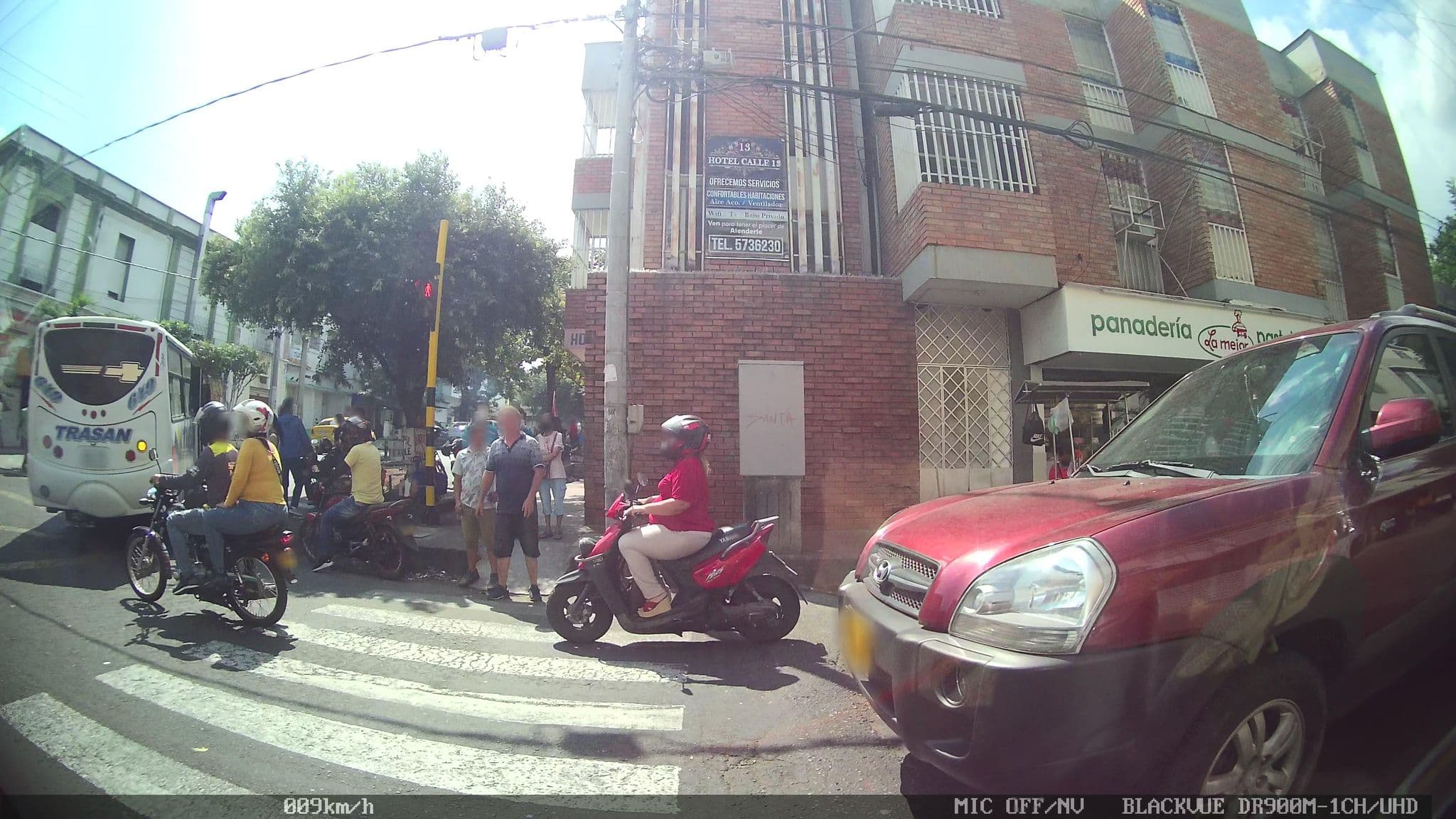 Street view near Calle Trece Hotel, Cúcuta — © kaart_2 (CC BY-SA · Mapillary)