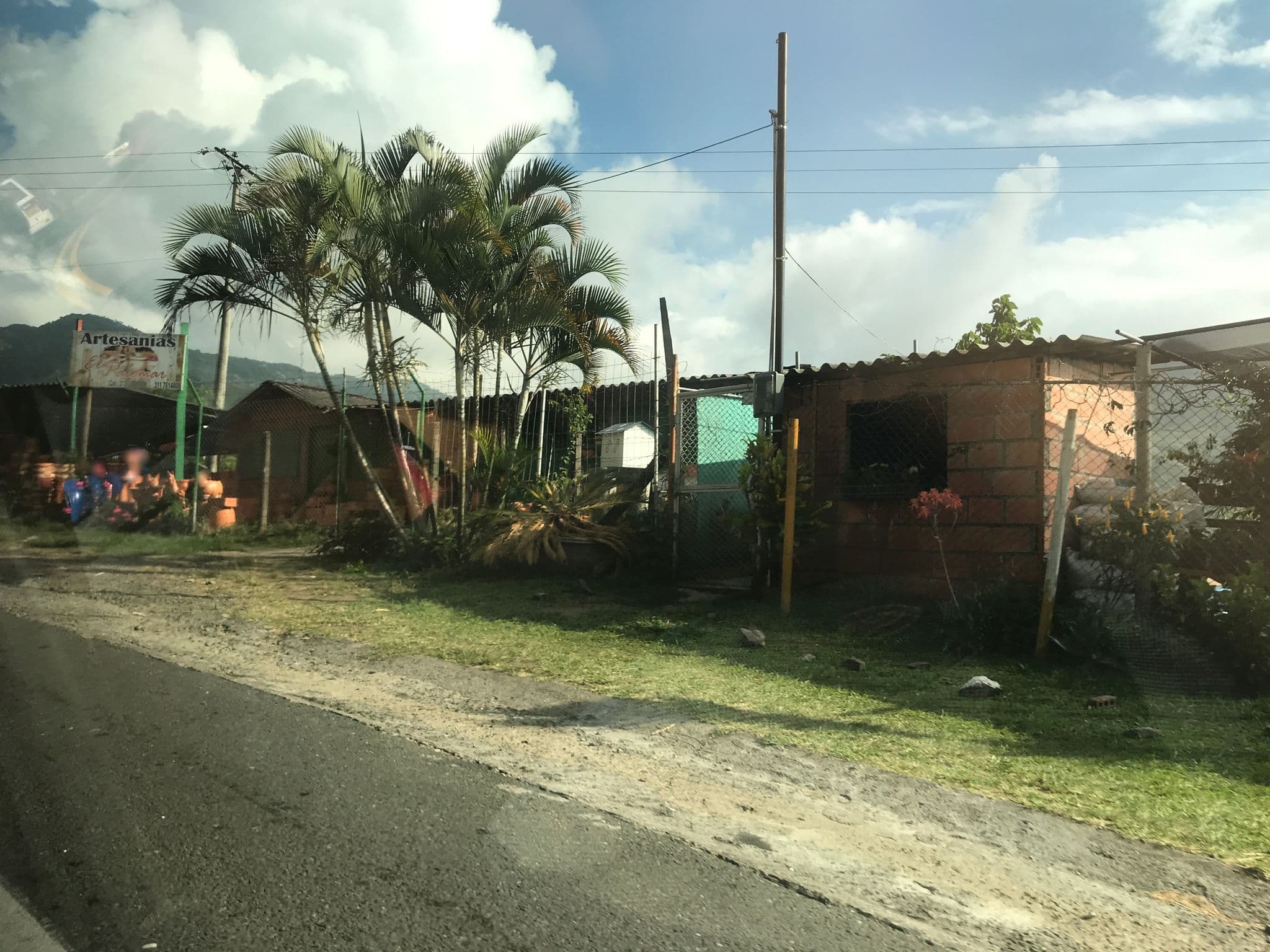 Street view near Cima del viento - Glamping, Cali — © ejegg (CC BY-SA · Mapillary)